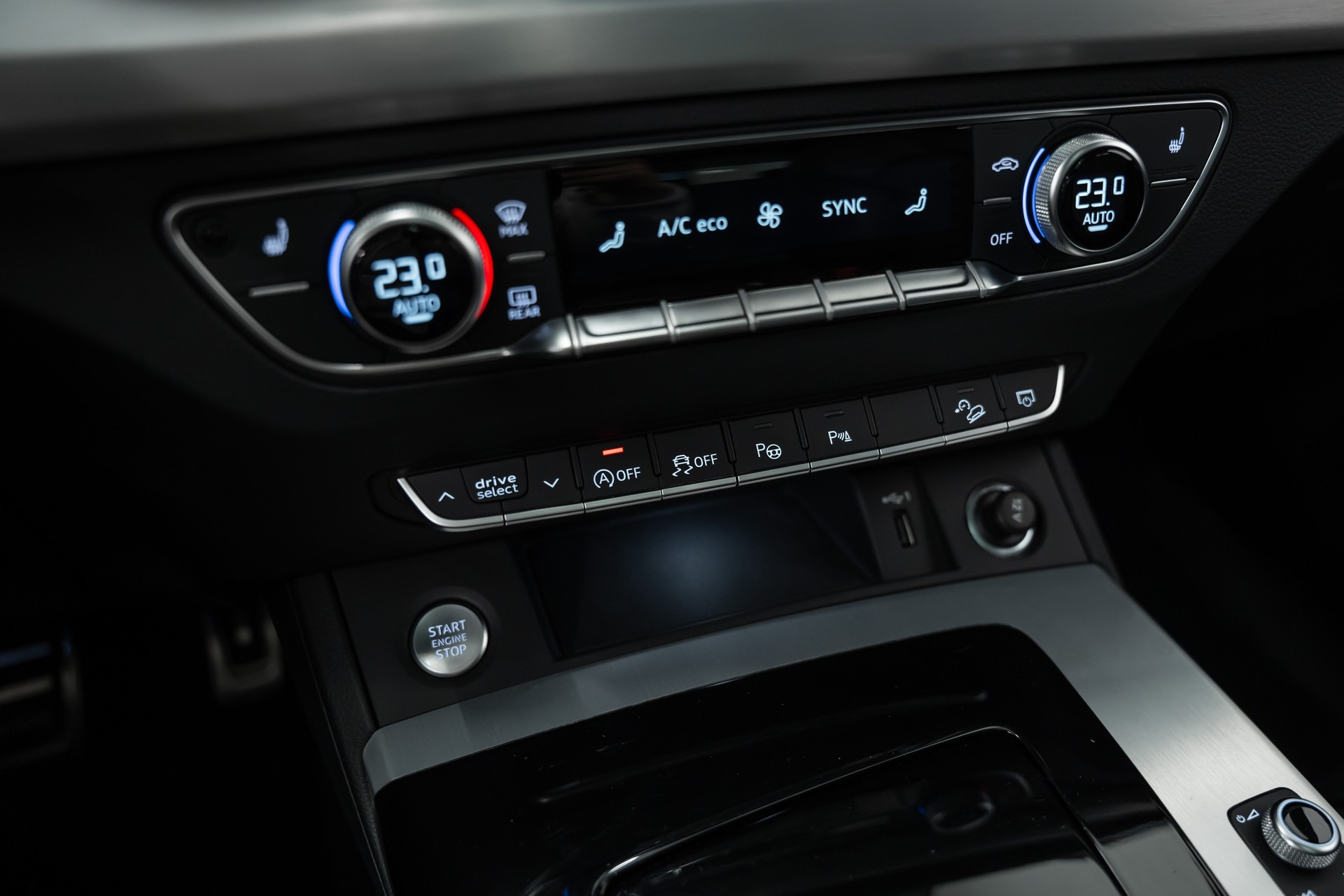 AUDI Q5 40 TDI S LINE Black Edition quattro S-tronic-image-24