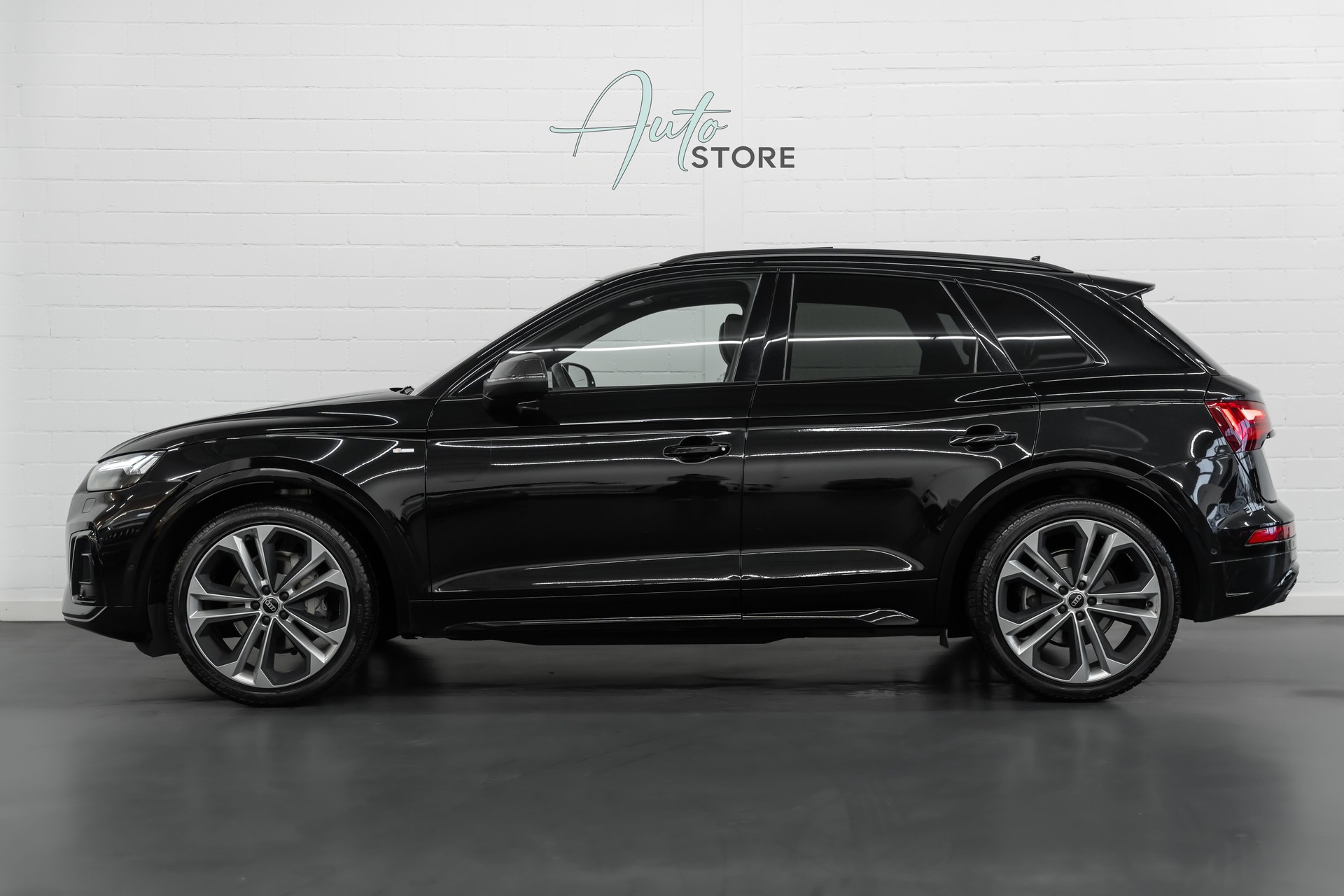 AUDI Q5 40 TDI S LINE Black Edition quattro S-tronic-showroom-element-2