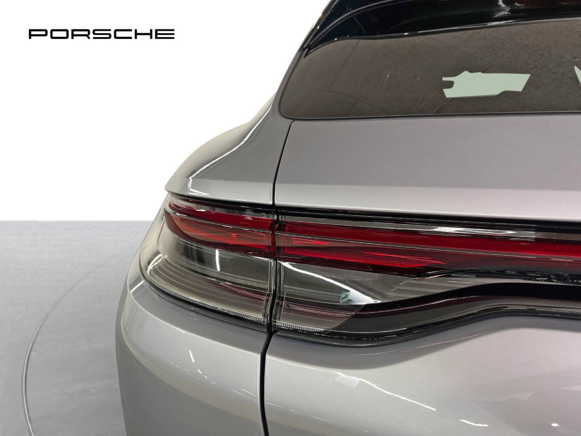 PORSCHE Panamera 4 E-Hybrid Sport Turismo-image-12