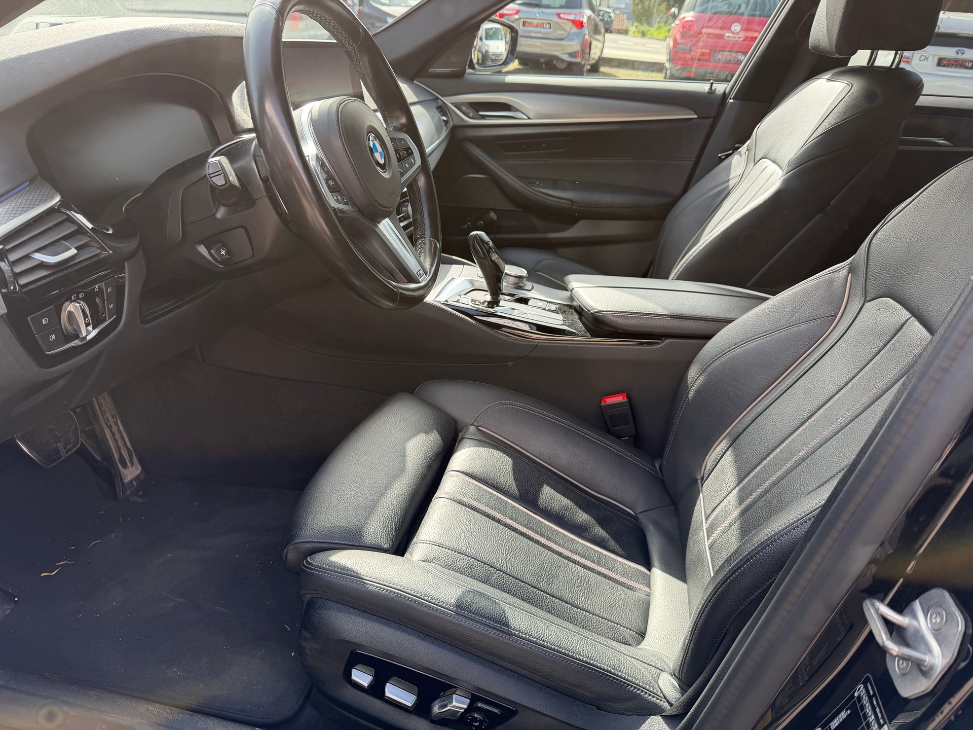 BMW 530e xDrive Pure M Sport Edition Steptronic-image-9