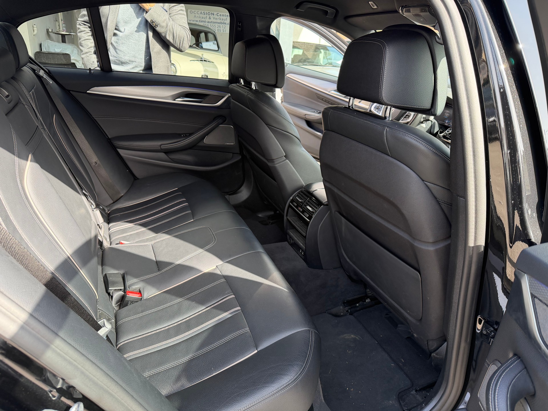 BMW 530e xDrive Pure M Sport Edition Steptronic-image-7