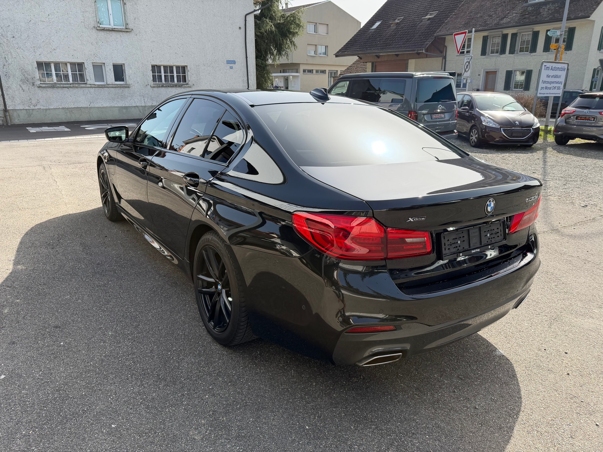 BMW 530e xDrive Pure M Sport Edition Steptronic-image-4