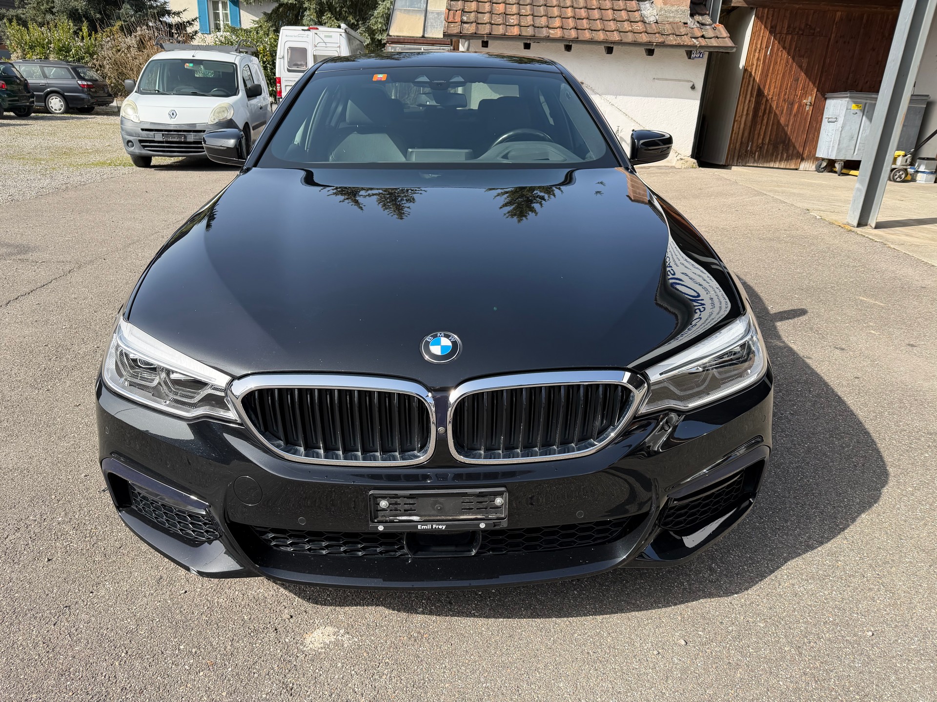 BMW 530e xDrive Pure M Sport Edition Steptronic-image-3