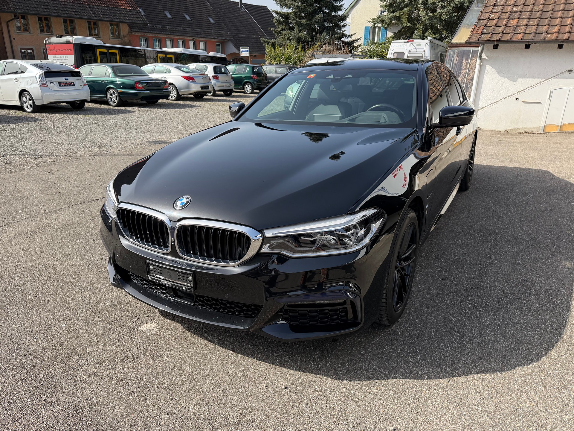 BMW 530e xDrive Pure M Sport Edition Steptronic-image-2