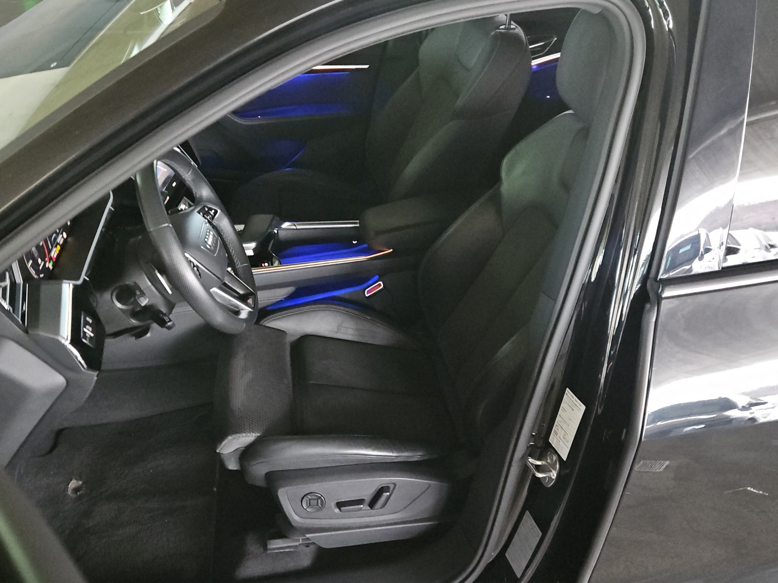 AUDI e-tron 55 Sportback Advanced Black Edition quattro-image-8