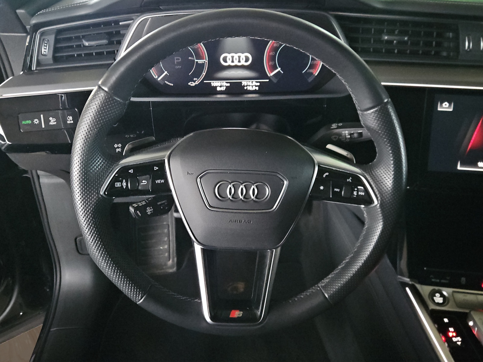 AUDI e-tron 55 Sportback Advanced Black Edition quattro-image-11