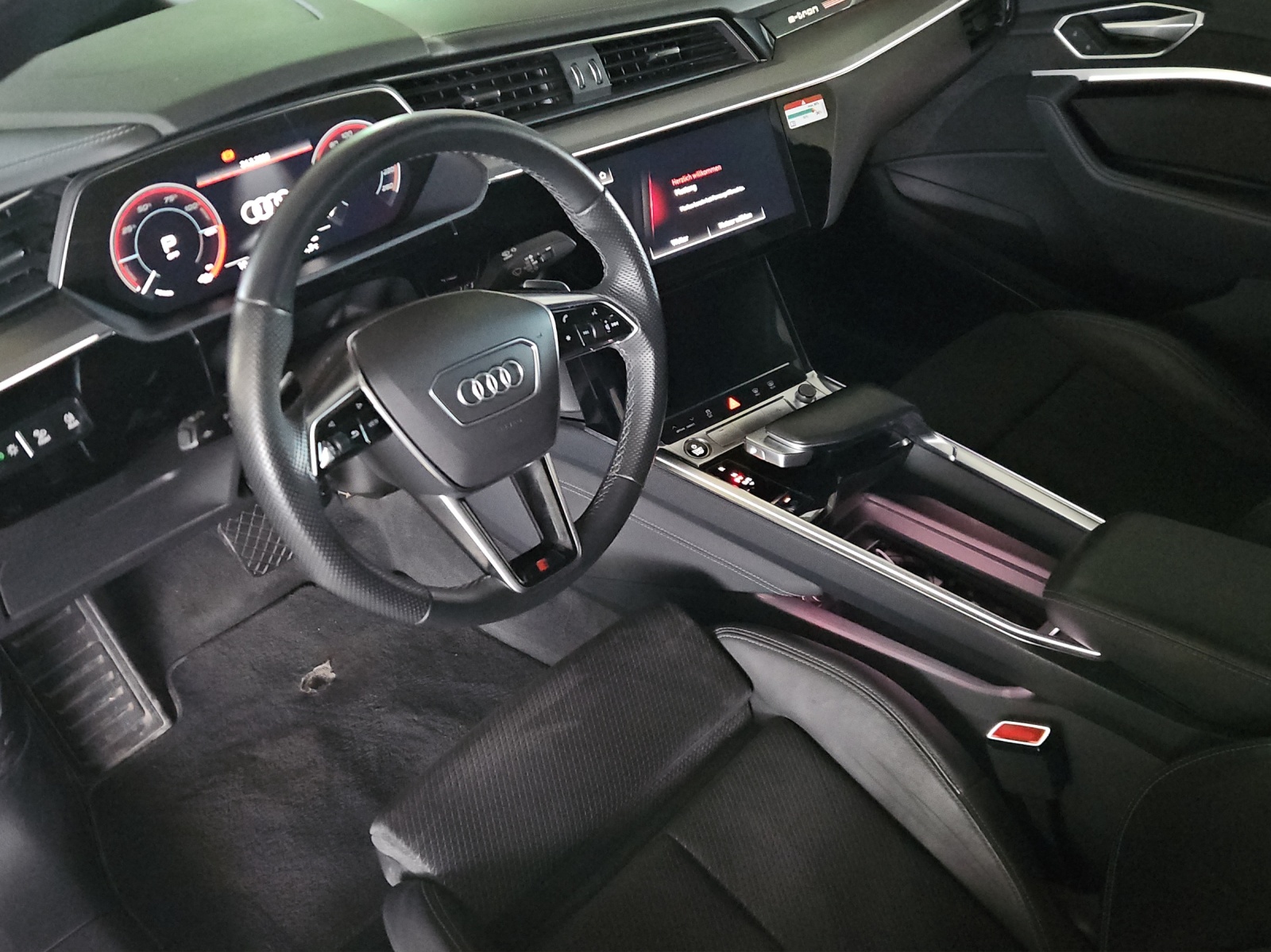 AUDI e-tron 55 Sportback Advanced Black Edition quattro-image-6