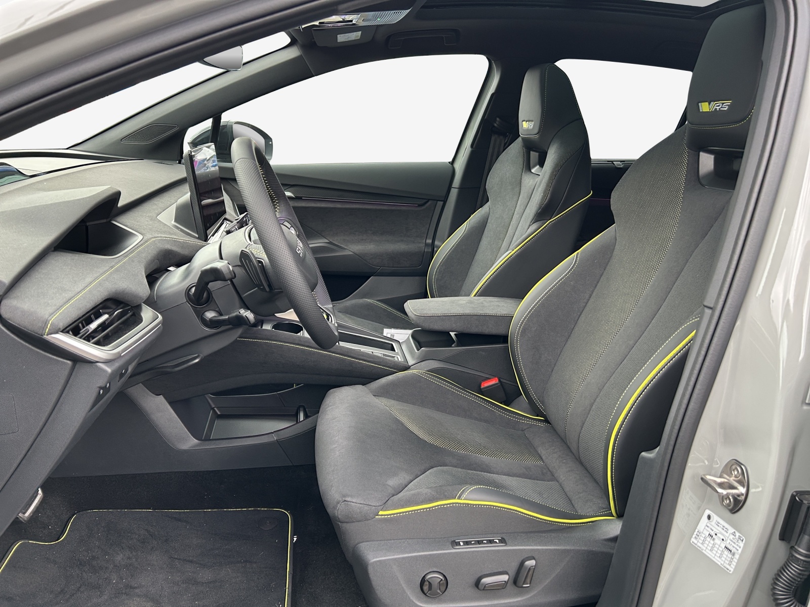 SKODA Enyaq 4x4 RS-image-7