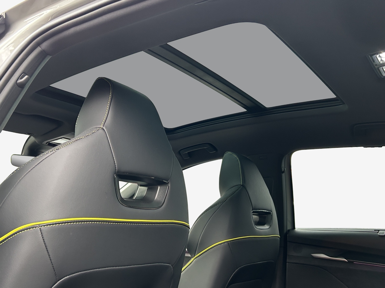 SKODA Enyaq 4x4 RS-image-14