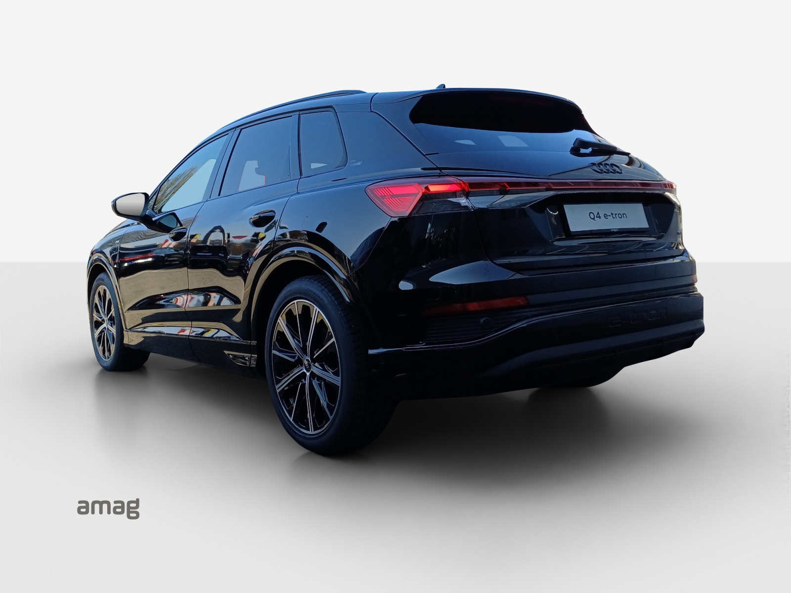 AUDI Q4 e-tron 45 Edition Swiss Ski quattro-image-2