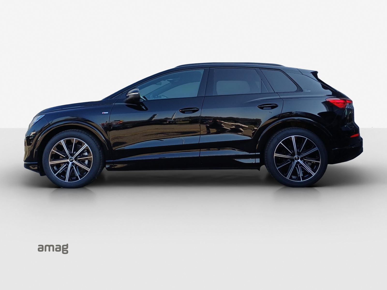 AUDI Q4 e-tron 45 Edition Swiss Ski quattro-image-1