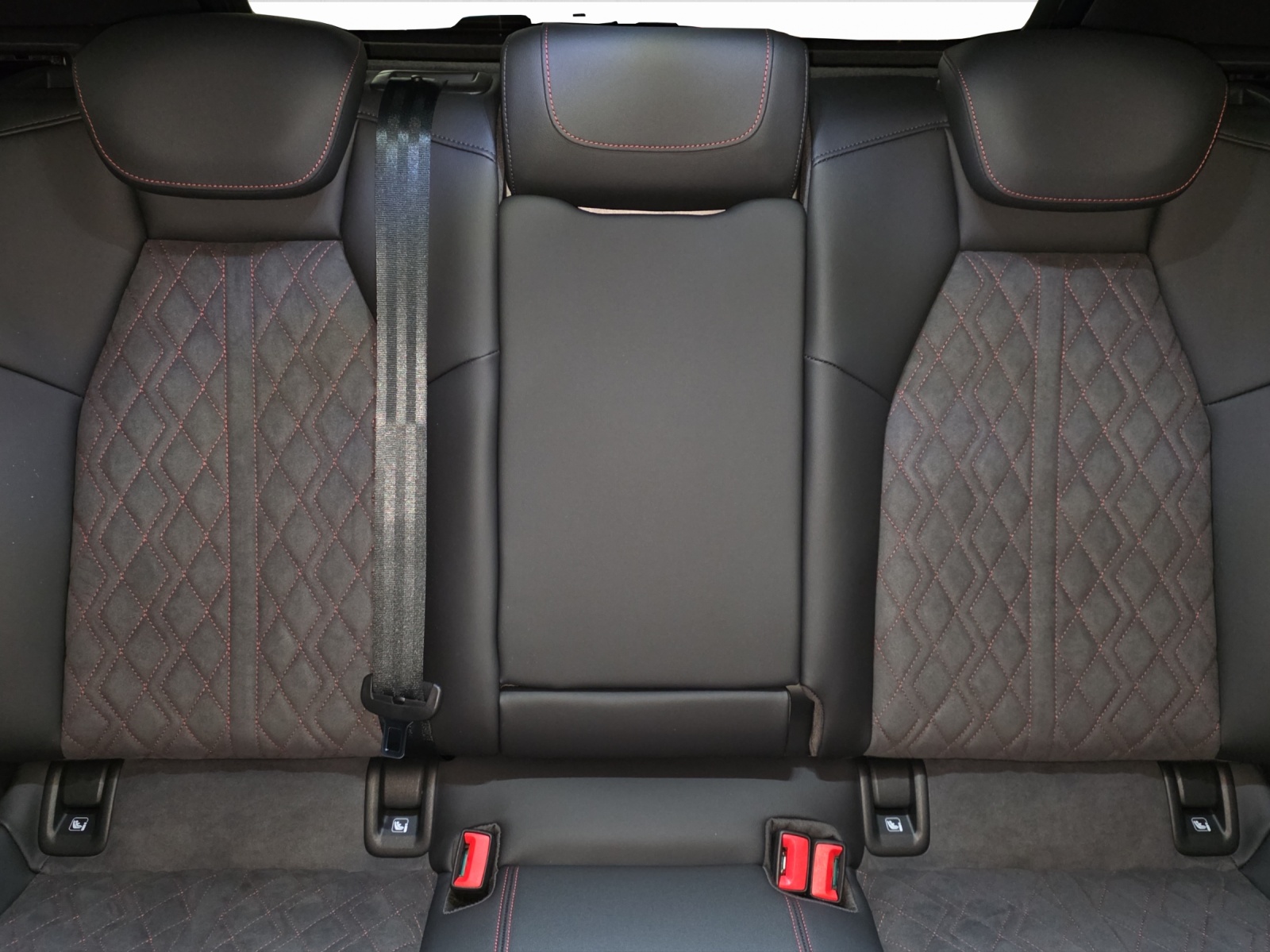 AUDI Q4 e-tron 45 Edition Swiss Ski quattro-image-7