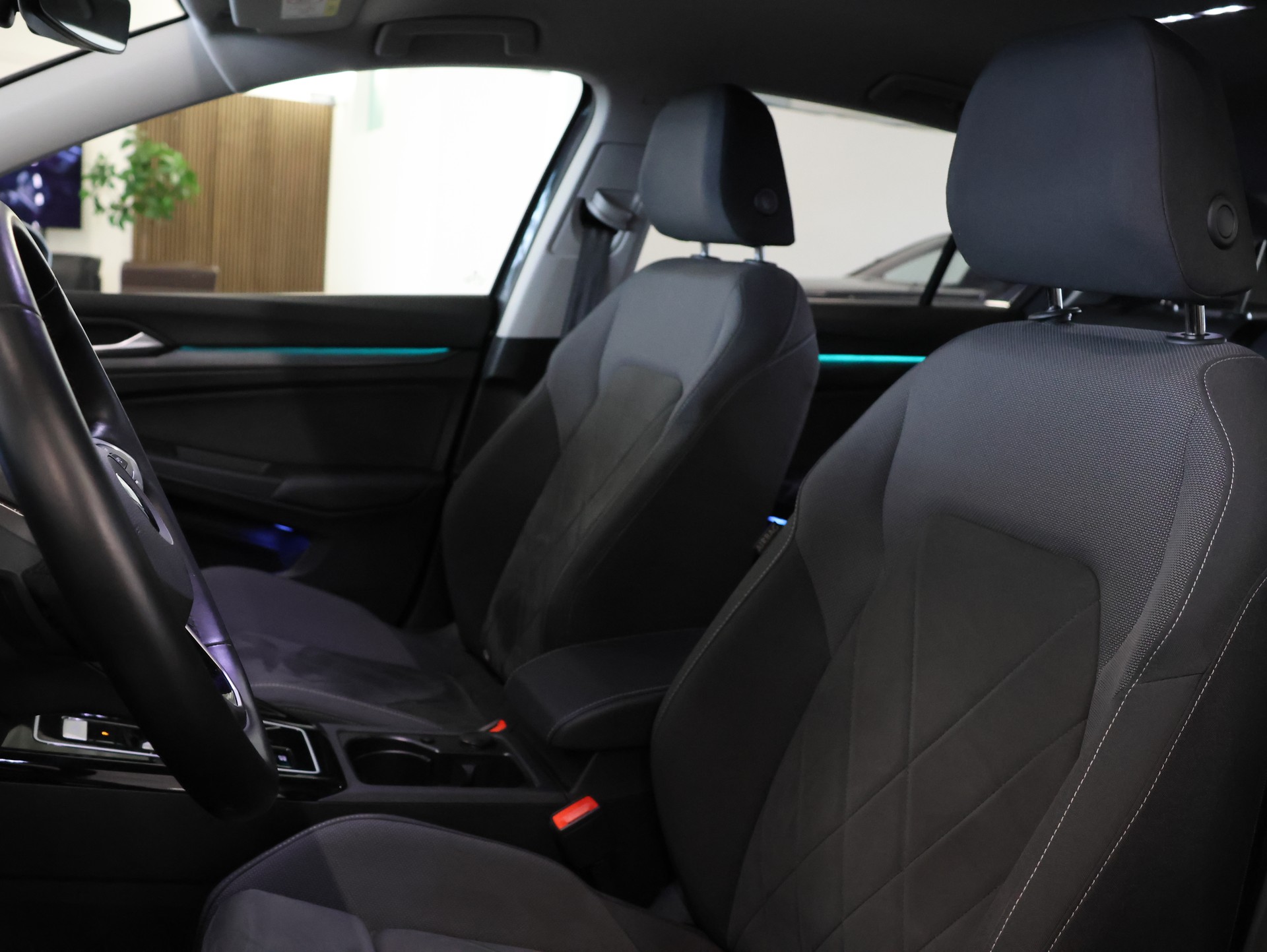 VW Golf 1.5 eTSI mHEV ACT Style DSG *Head Up Display* *360 Kamera* *Sehr Sparsam*-image-16