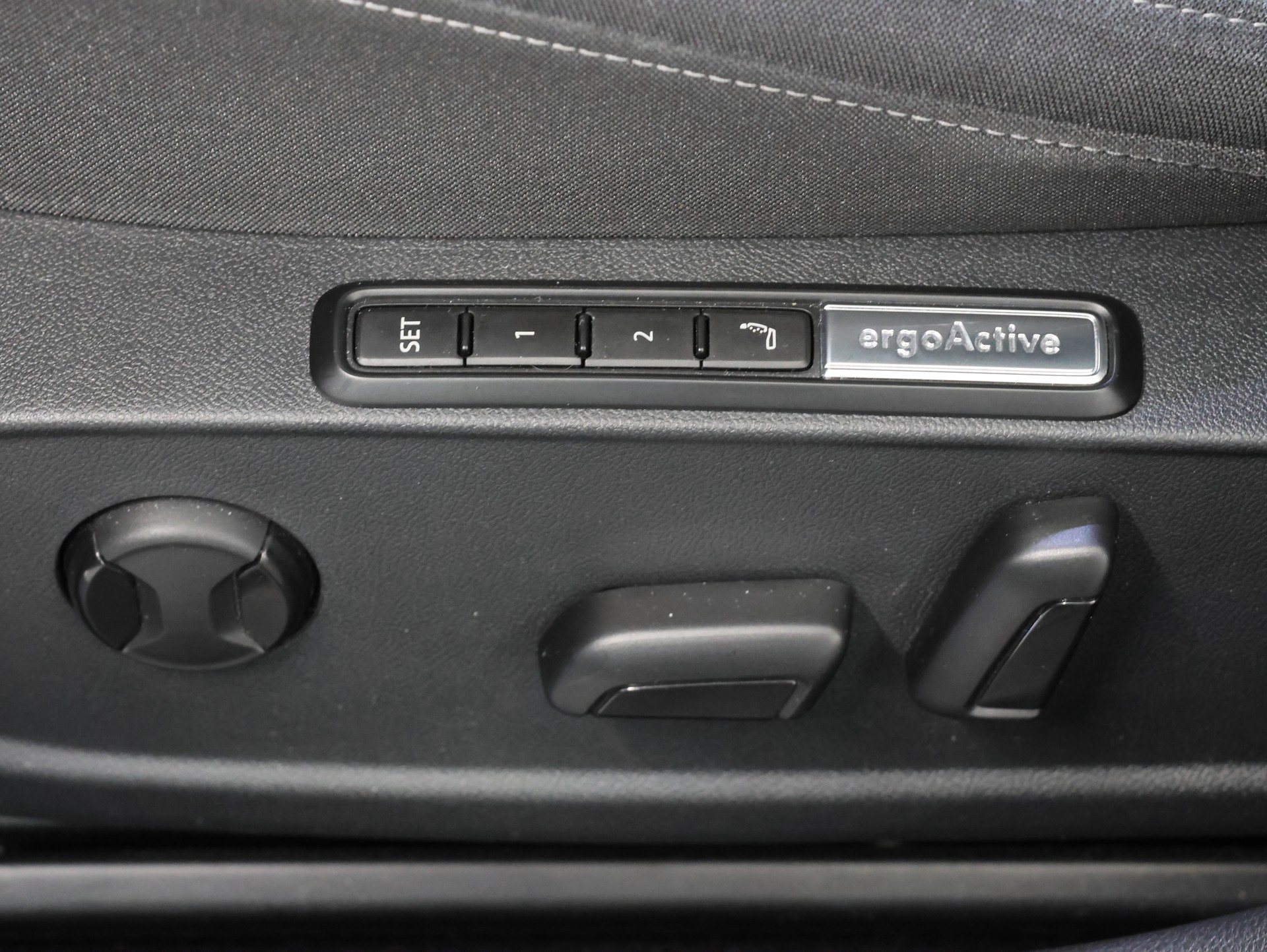 VW Golf 1.5 eTSI mHEV ACT Style DSG *Head Up Display* *360 Kamera* *Sehr Sparsam*-image-17