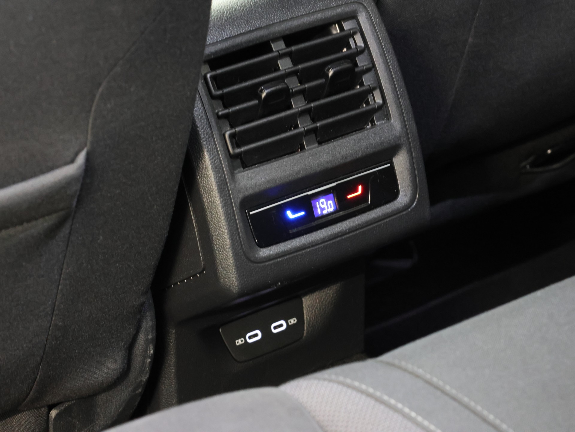 VW Golf 1.5 eTSI mHEV ACT Style DSG *Head Up Display* *360 Kamera* *Sehr Sparsam*-image-31