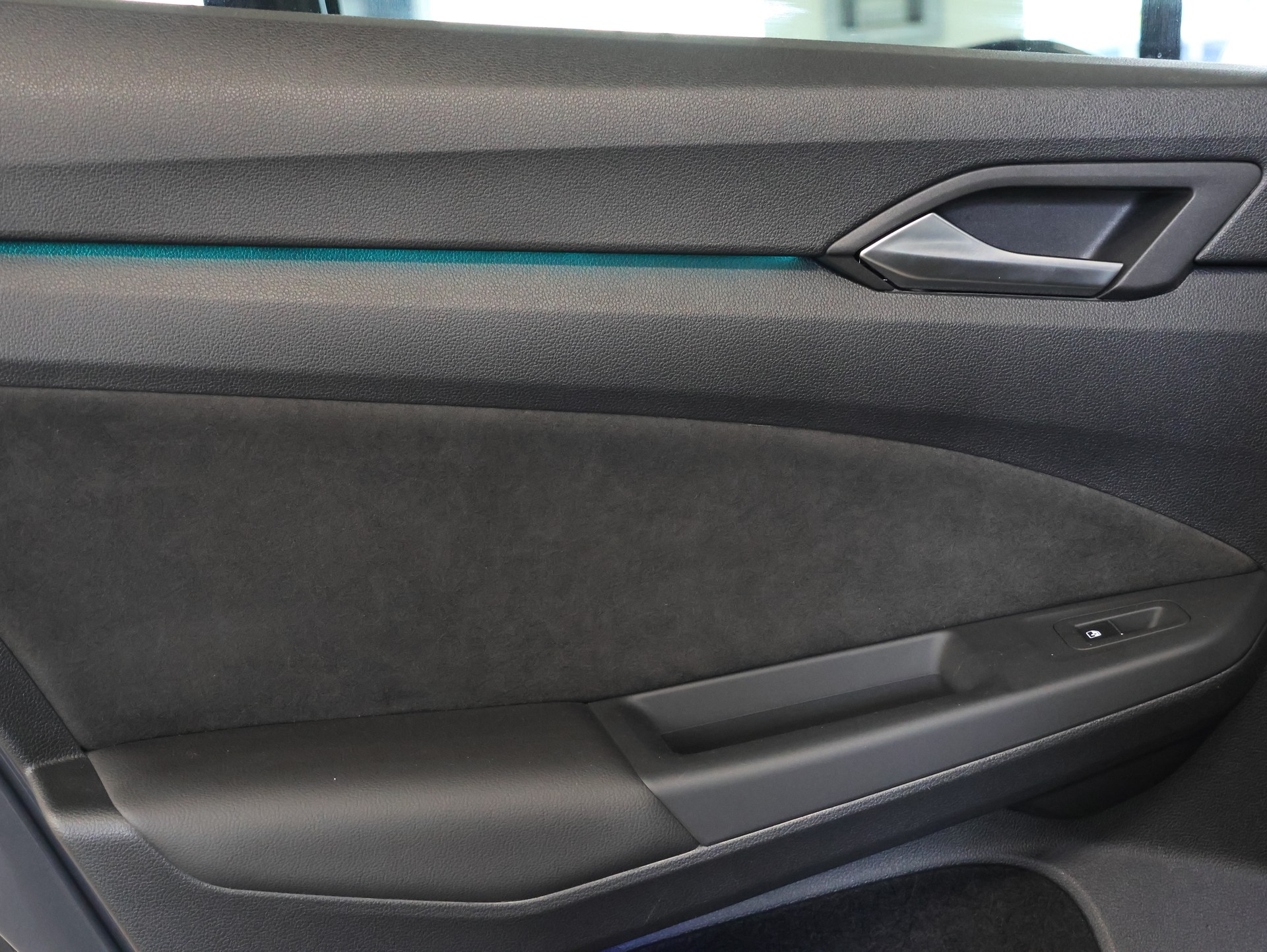 VW Golf 1.5 eTSI mHEV ACT Style DSG *Head Up Display* *360 Kamera* *Sehr Sparsam*-image-32