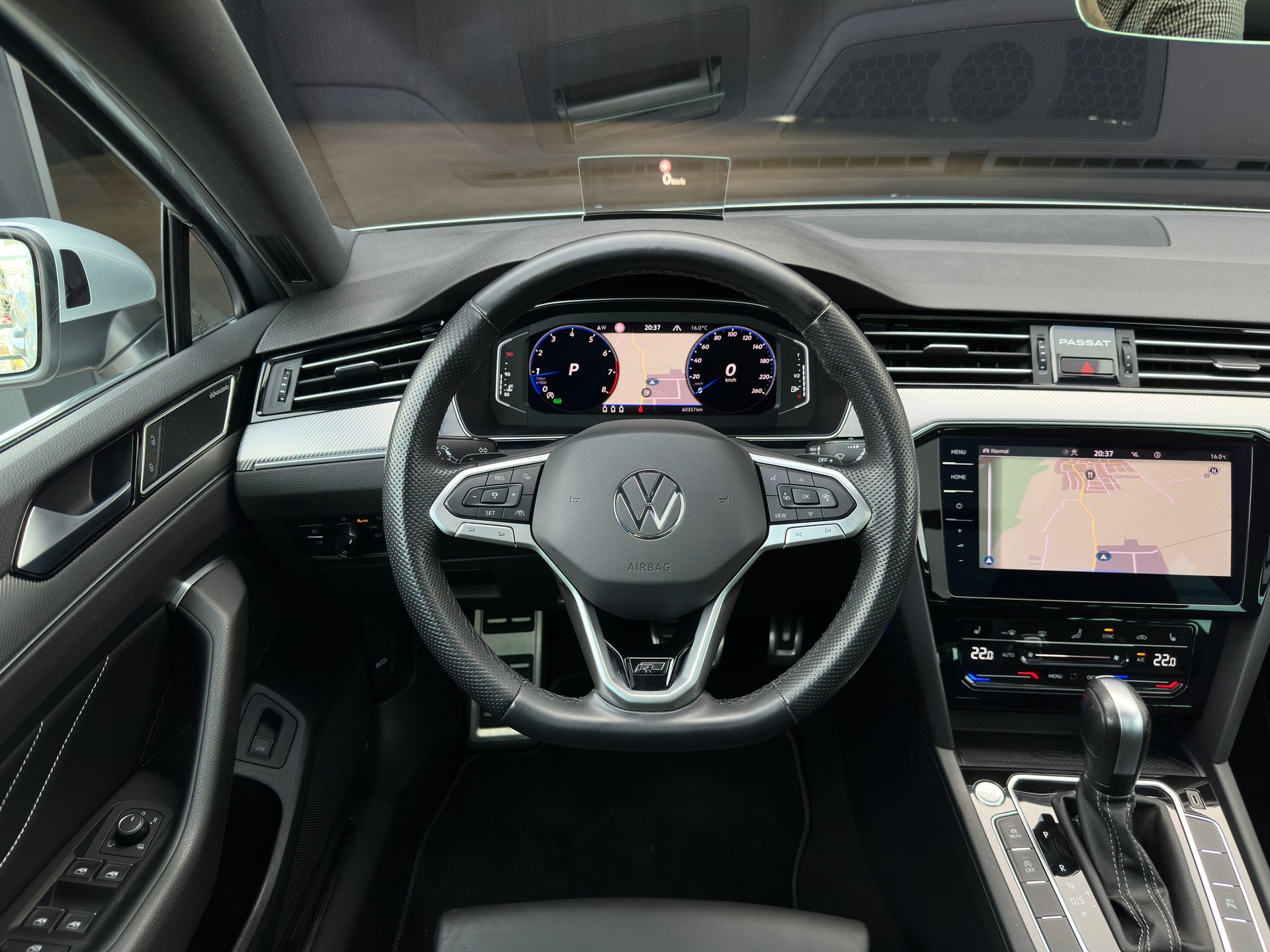 VW Passat Variant 2.0 TSI Elegance 4Motion DSG-image-14