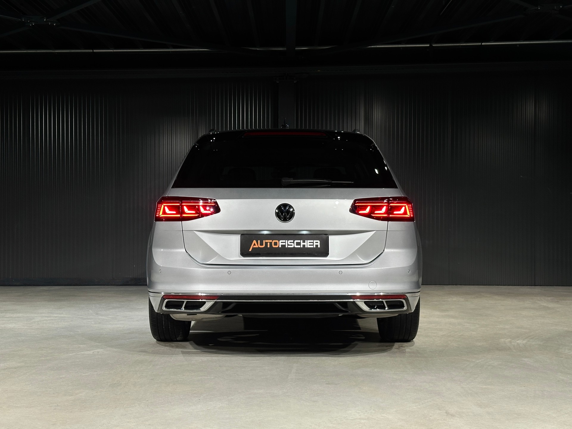VW Passat Variant 2.0 TSI Elegance 4Motion DSG-image-5