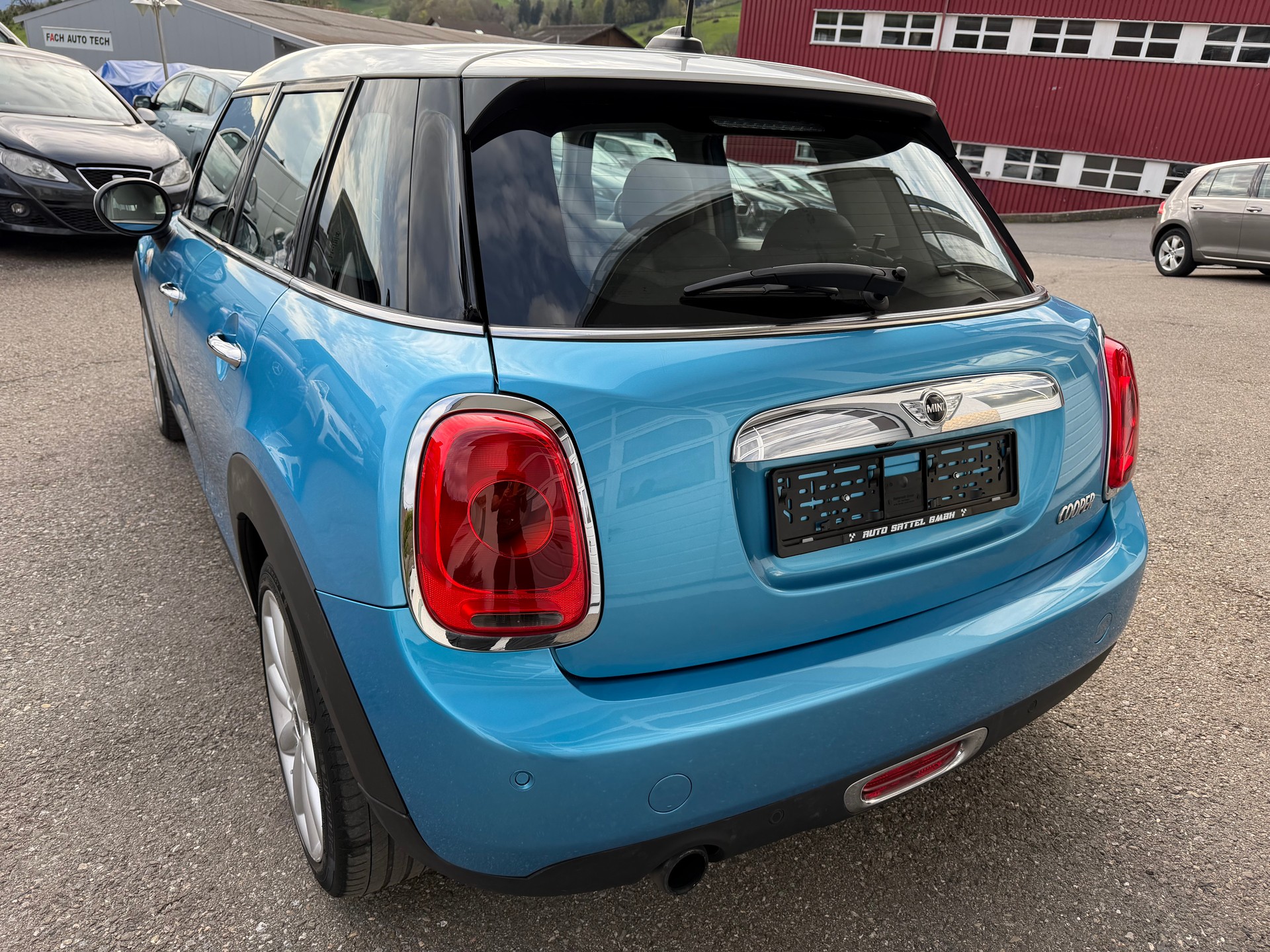 MINI Cooper Steptronic-showroom-element-2
