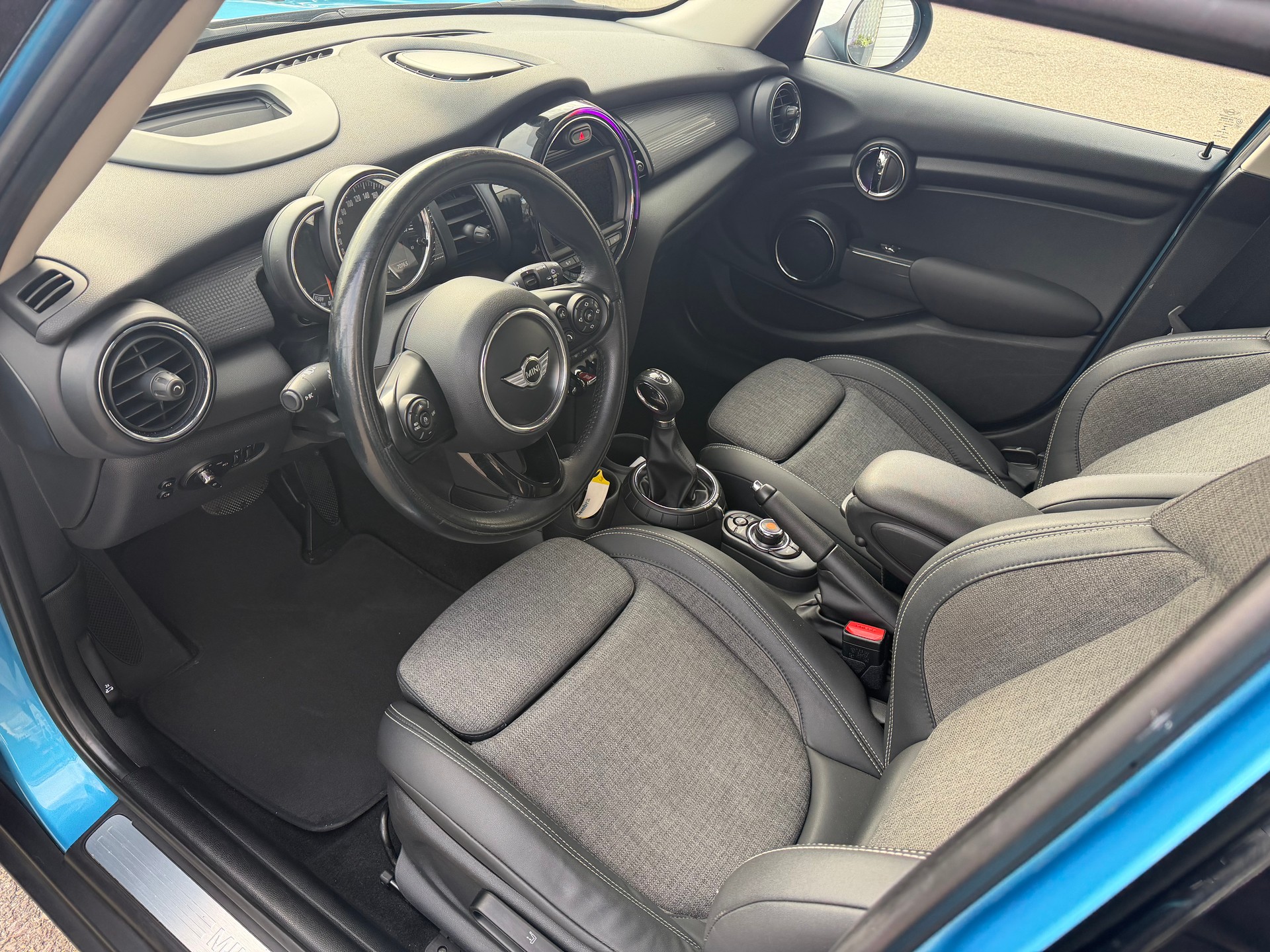 MINI Cooper Steptronic-image-4