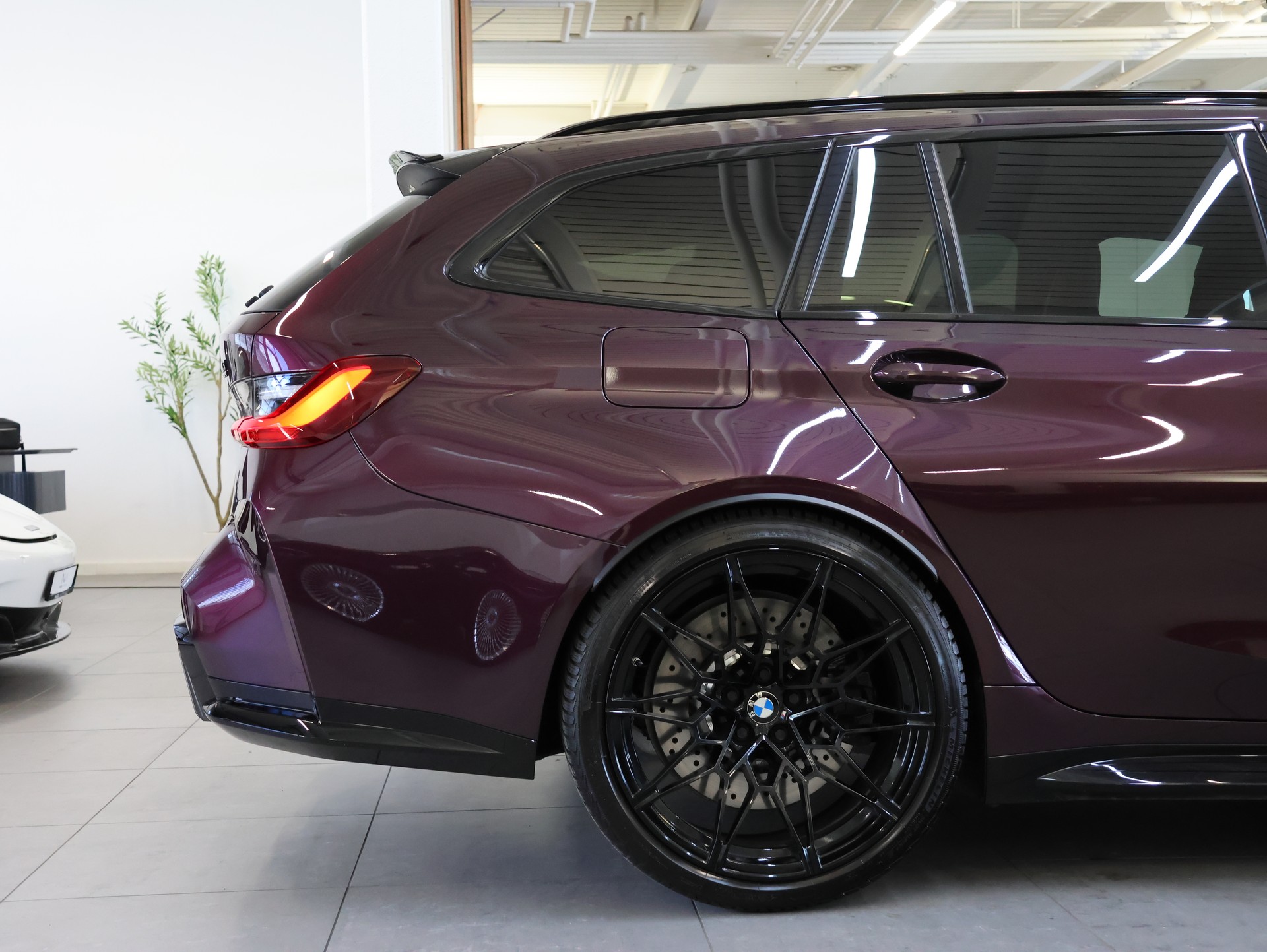 BMW M3 Touring xDrive Competition M *Individual Lackierung* *Carbon Packet* *M Carbon Schalensitze*-image-12
