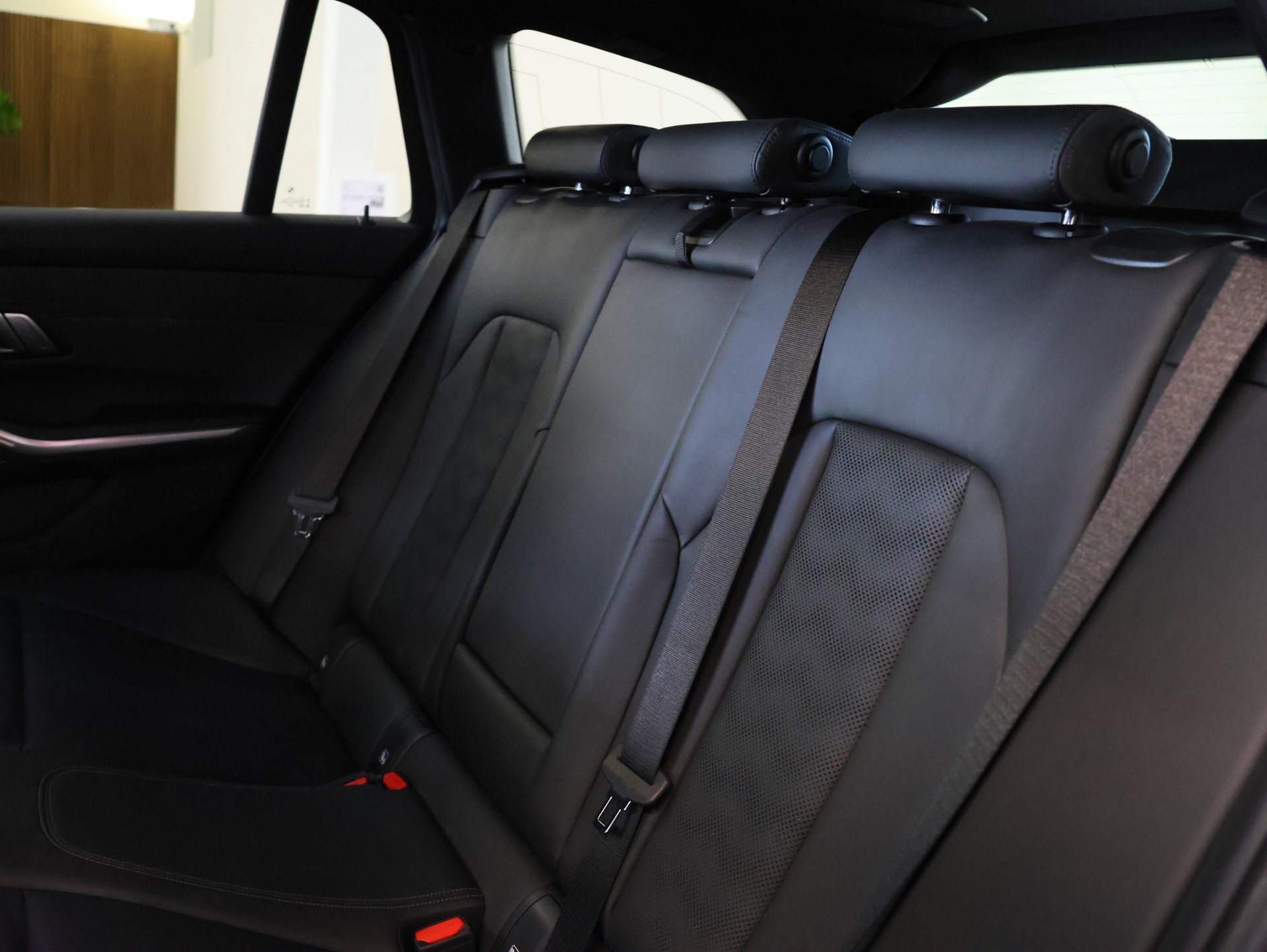 BMW M3 Touring xDrive Competition M *Individual Lackierung* *Carbon Packet* *M Carbon Schalensitze*-image-32