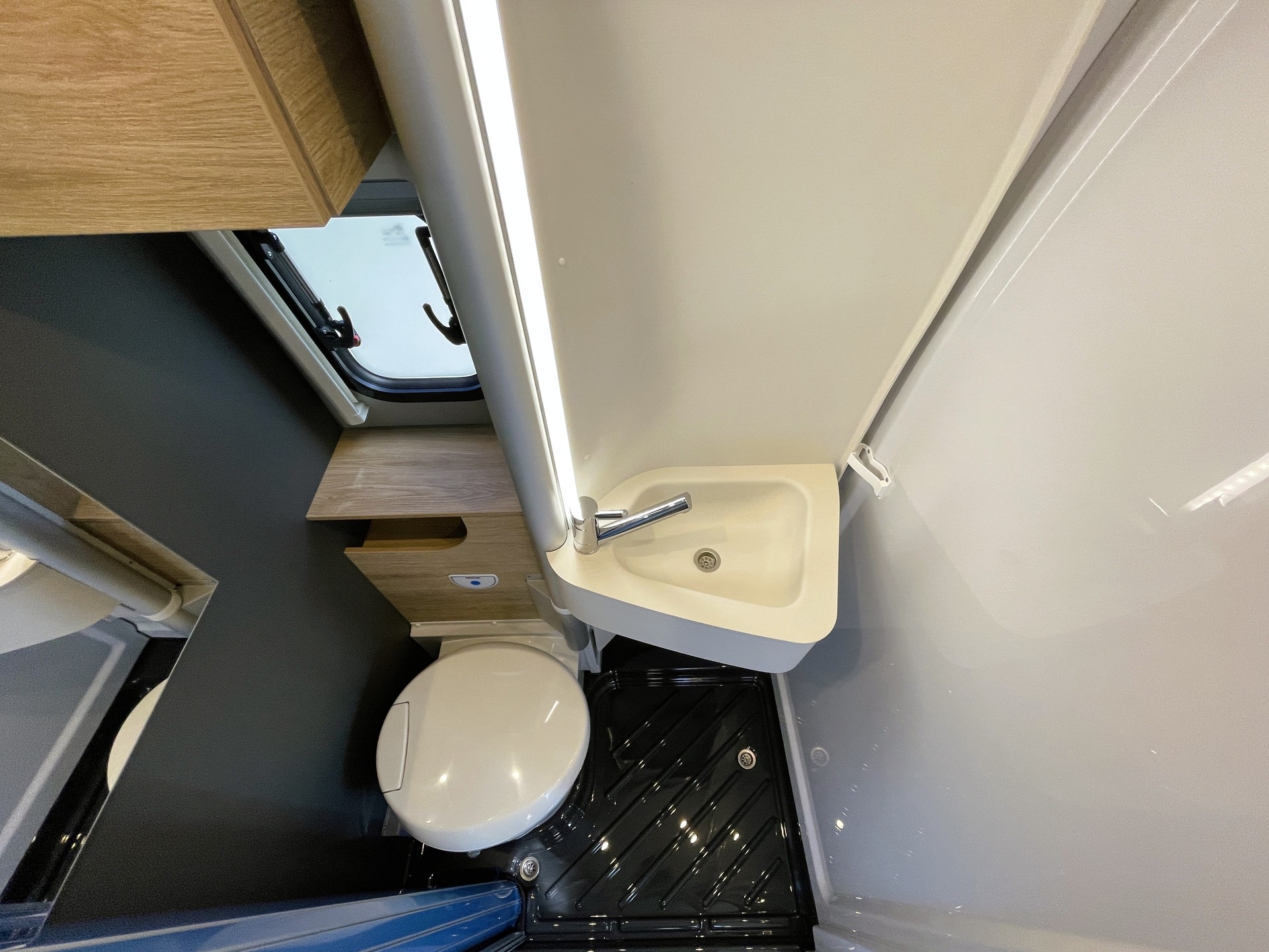 DETHLEFFS Globetrail 600 DS "95 Jahre Edition" auf Basis Fiat Ducato-image-18