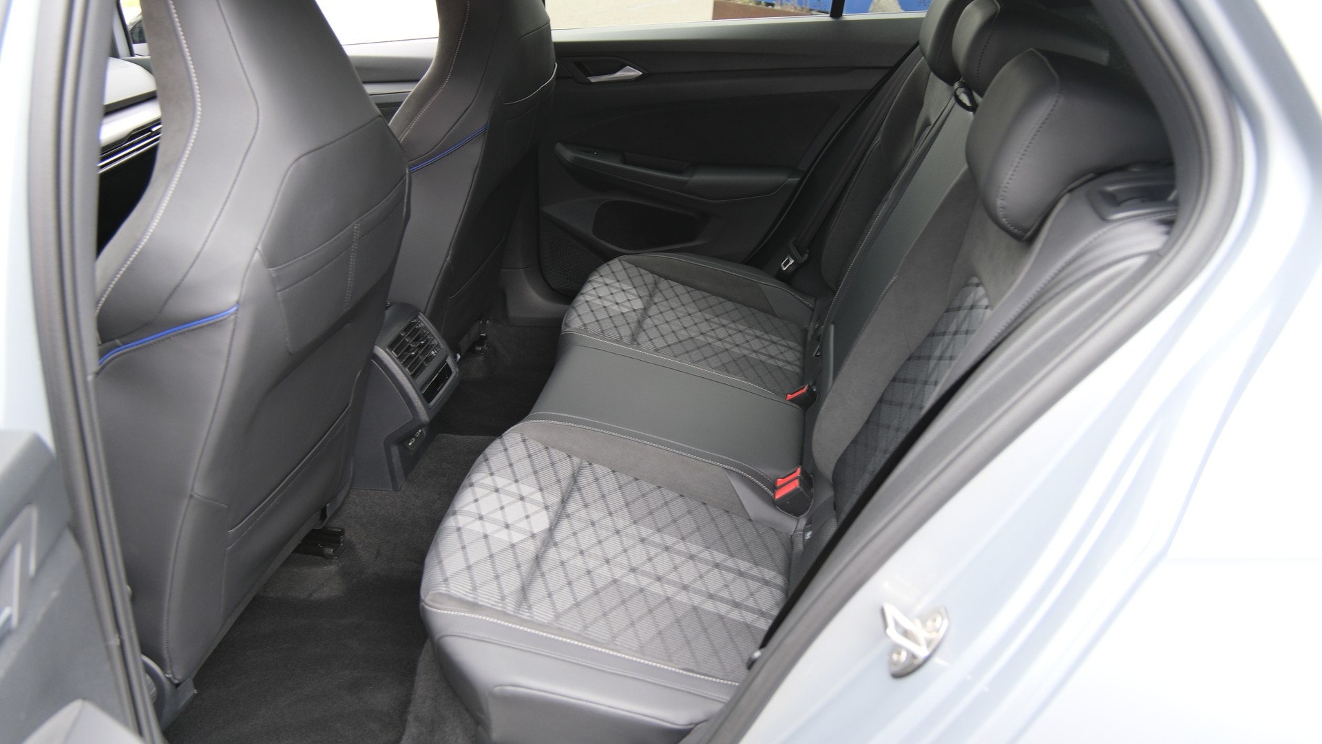 VW Golf 1.5 e TSI mHEV R-Line DSG-image-21