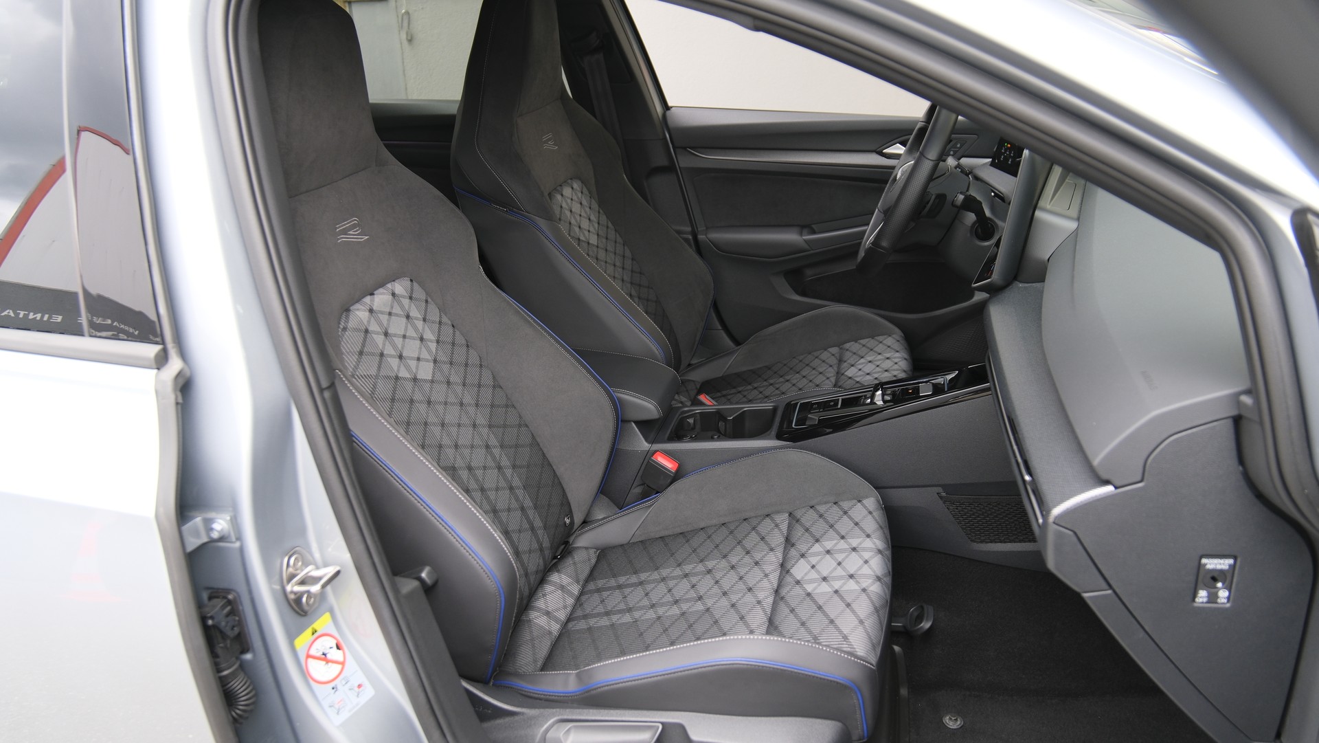 VW Golf 1.5 e TSI mHEV R-Line DSG-image-14