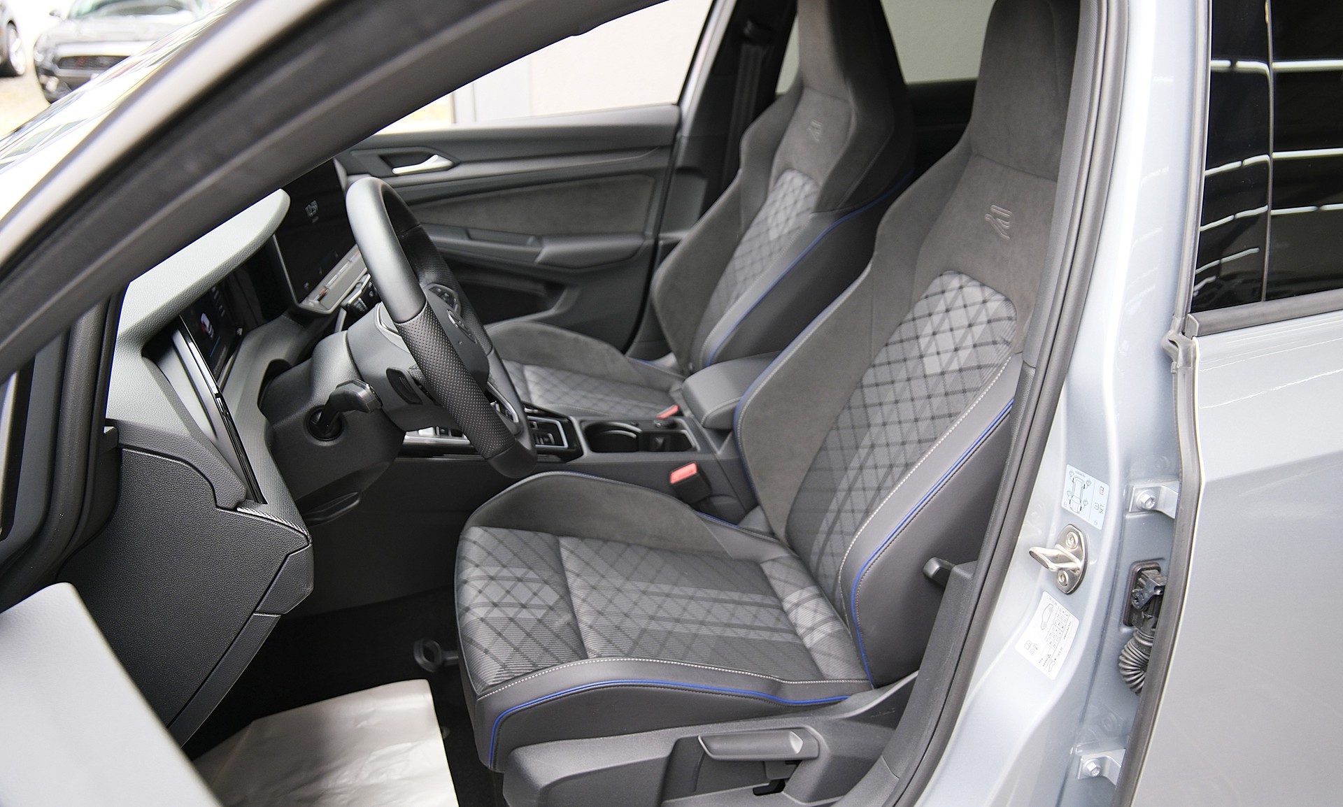 VW Golf 1.5 e TSI mHEV R-Line DSG-showroom-element-3