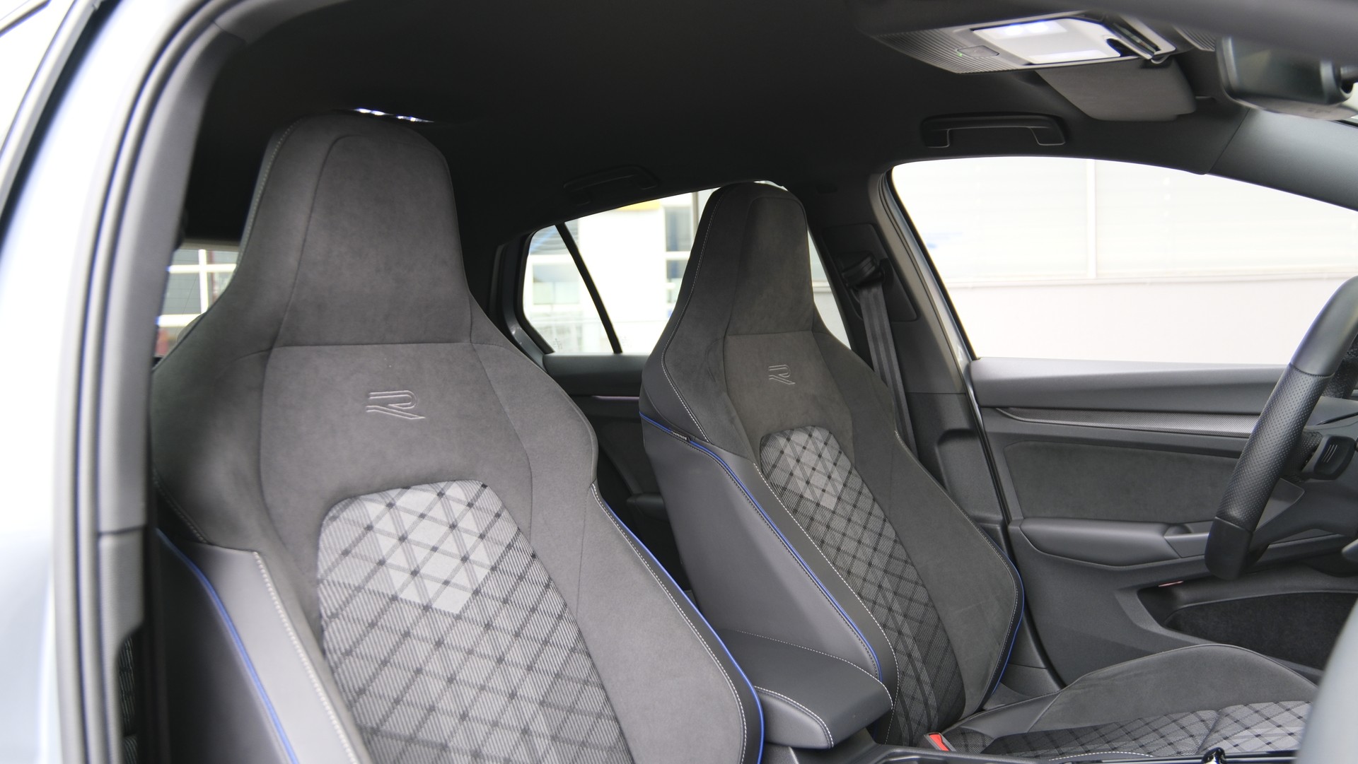 VW Golf 1.5 e TSI mHEV R-Line DSG-image-15