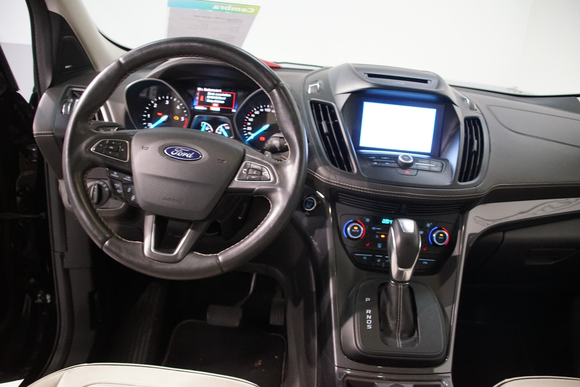 FORD Kuga 2.0 TDCi Vignale 4WD PowerShift-image-15