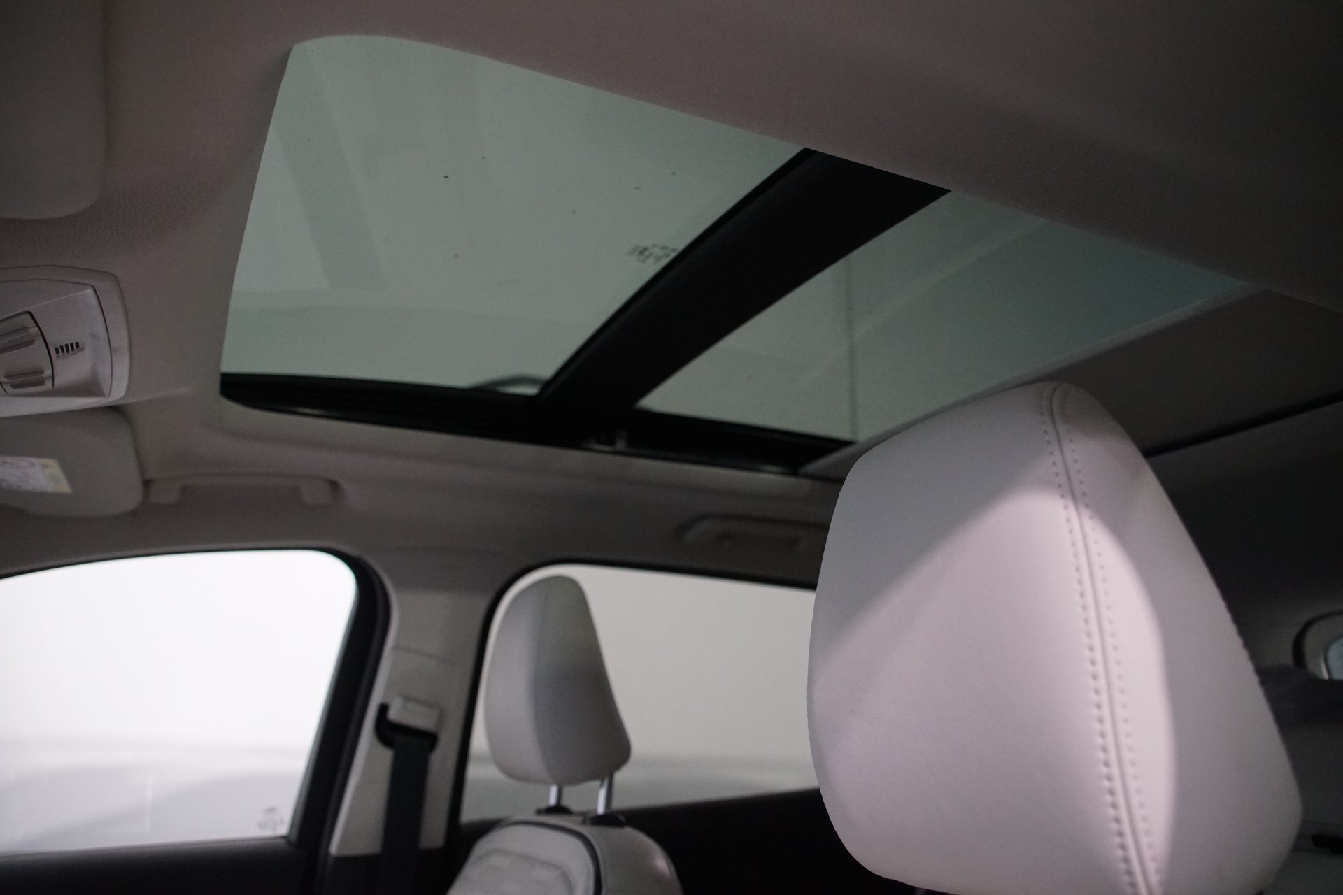 FORD Kuga 2.0 TDCi Vignale 4WD PowerShift-image-16