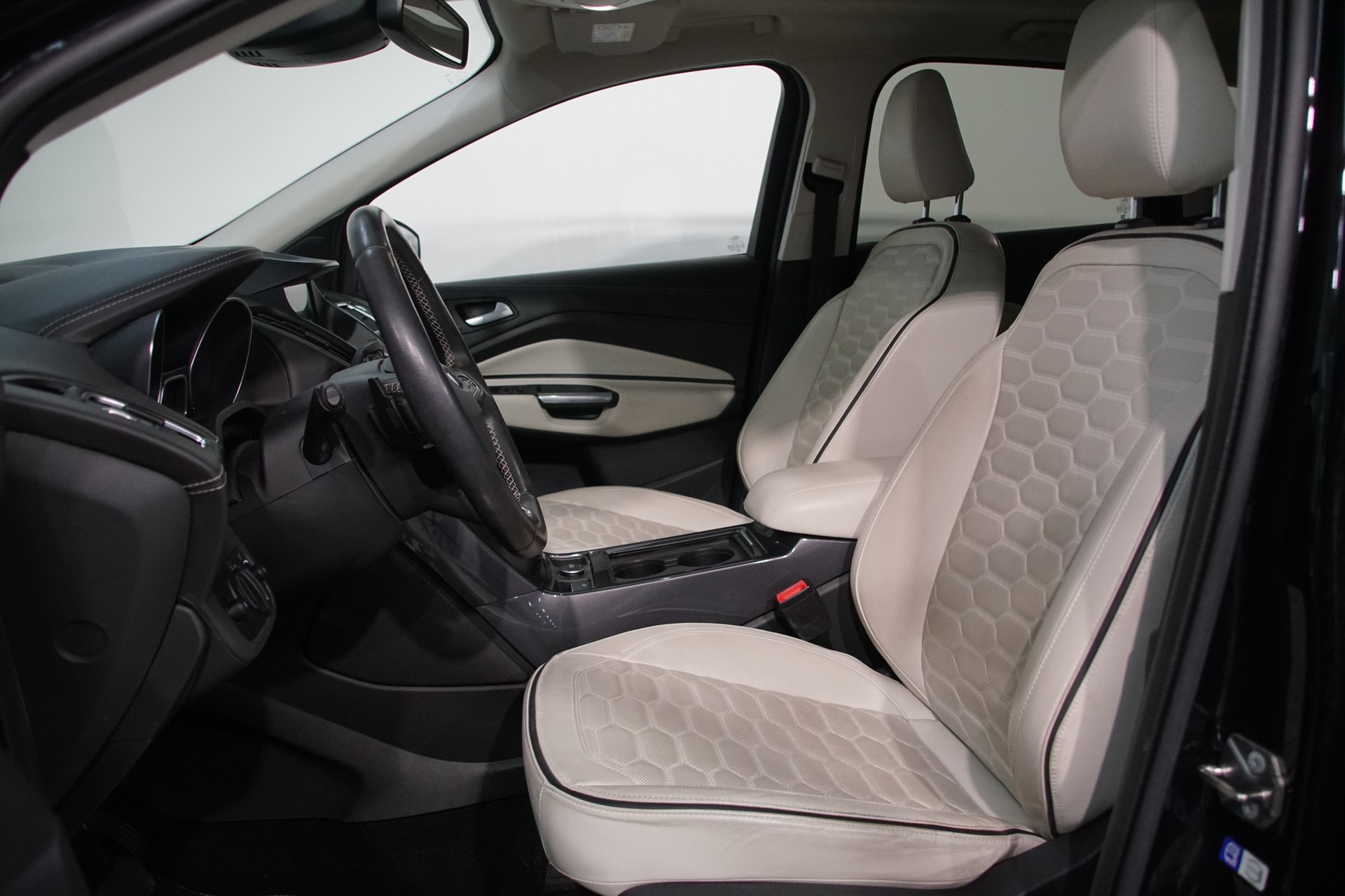 FORD Kuga 2.0 TDCi Vignale 4WD PowerShift-image-12