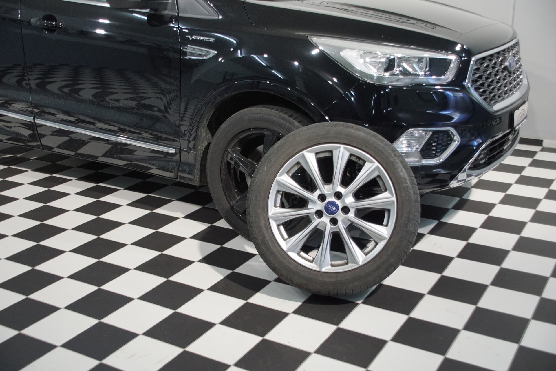 FORD Kuga 2.0 TDCi Vignale 4WD PowerShift-image-4