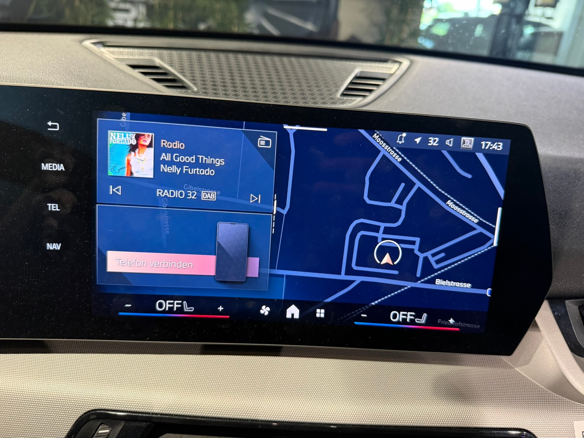 BMW X1 sDrive 18i-image-17