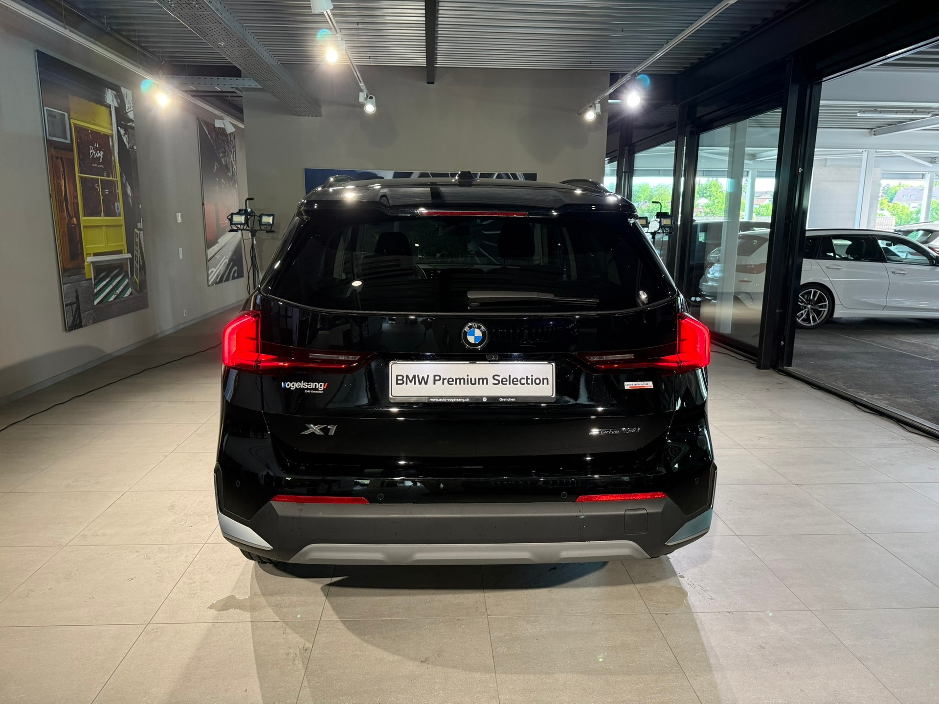 BMW X1 sDrive 18i-showroom-element-3