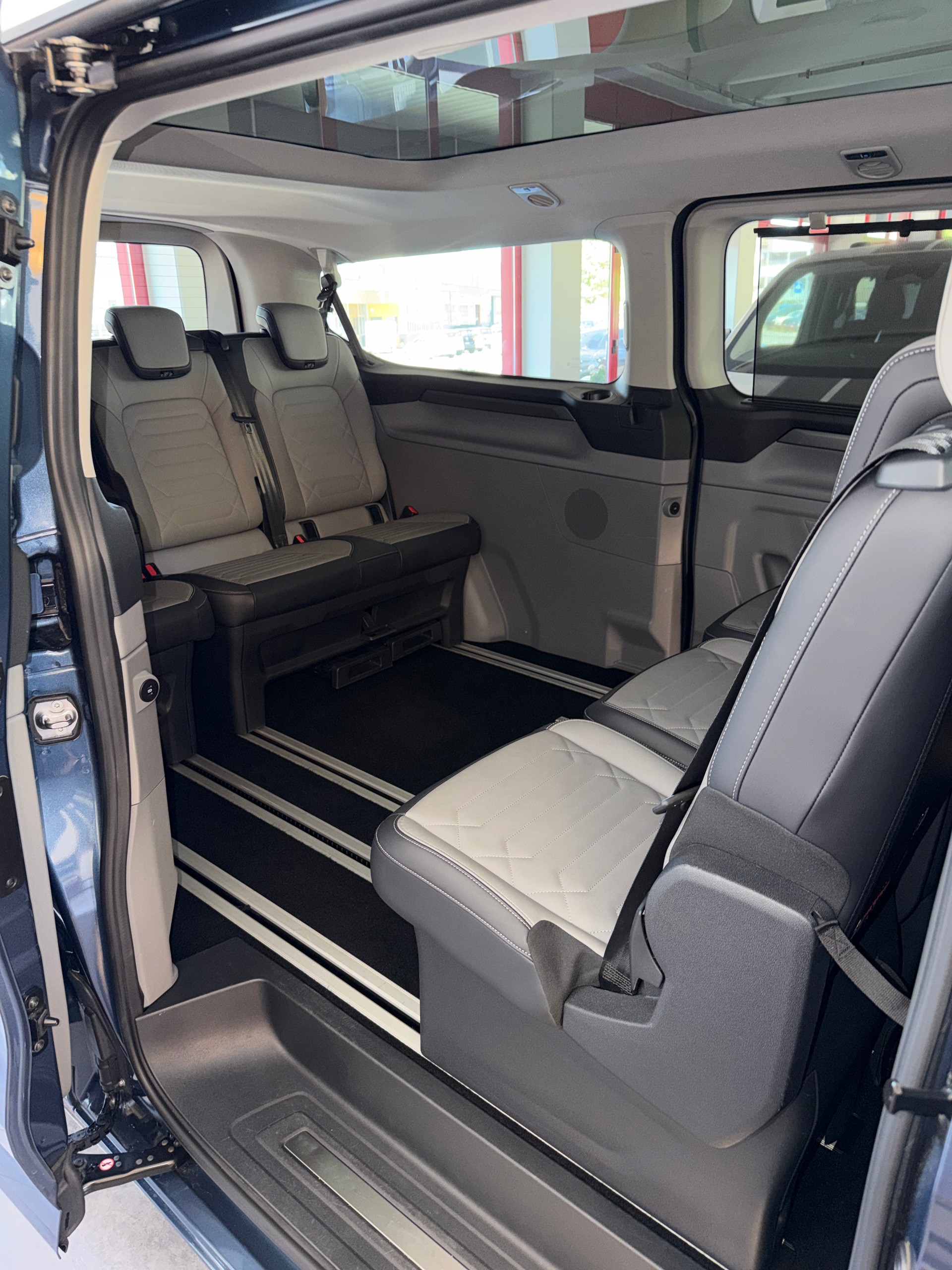FORD Tourneo Bus 320 L2H1 Titanium Automat-image-14