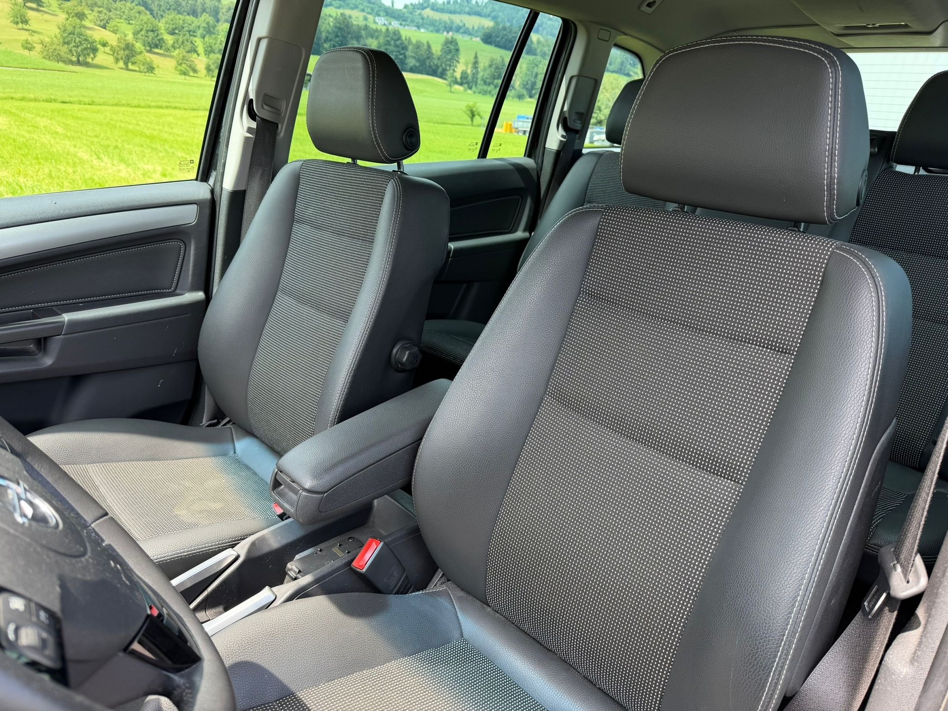 OPEL Zafira 2.2i 16V Anniversary Edition-image-12