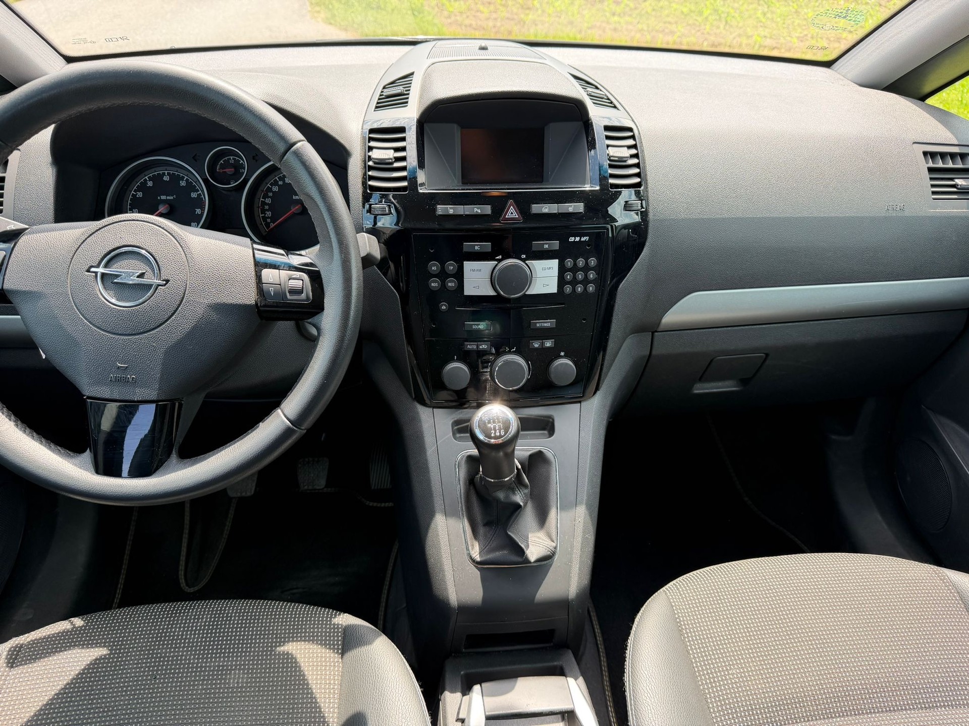 OPEL Zafira 2.2i 16V Anniversary Edition-image-11