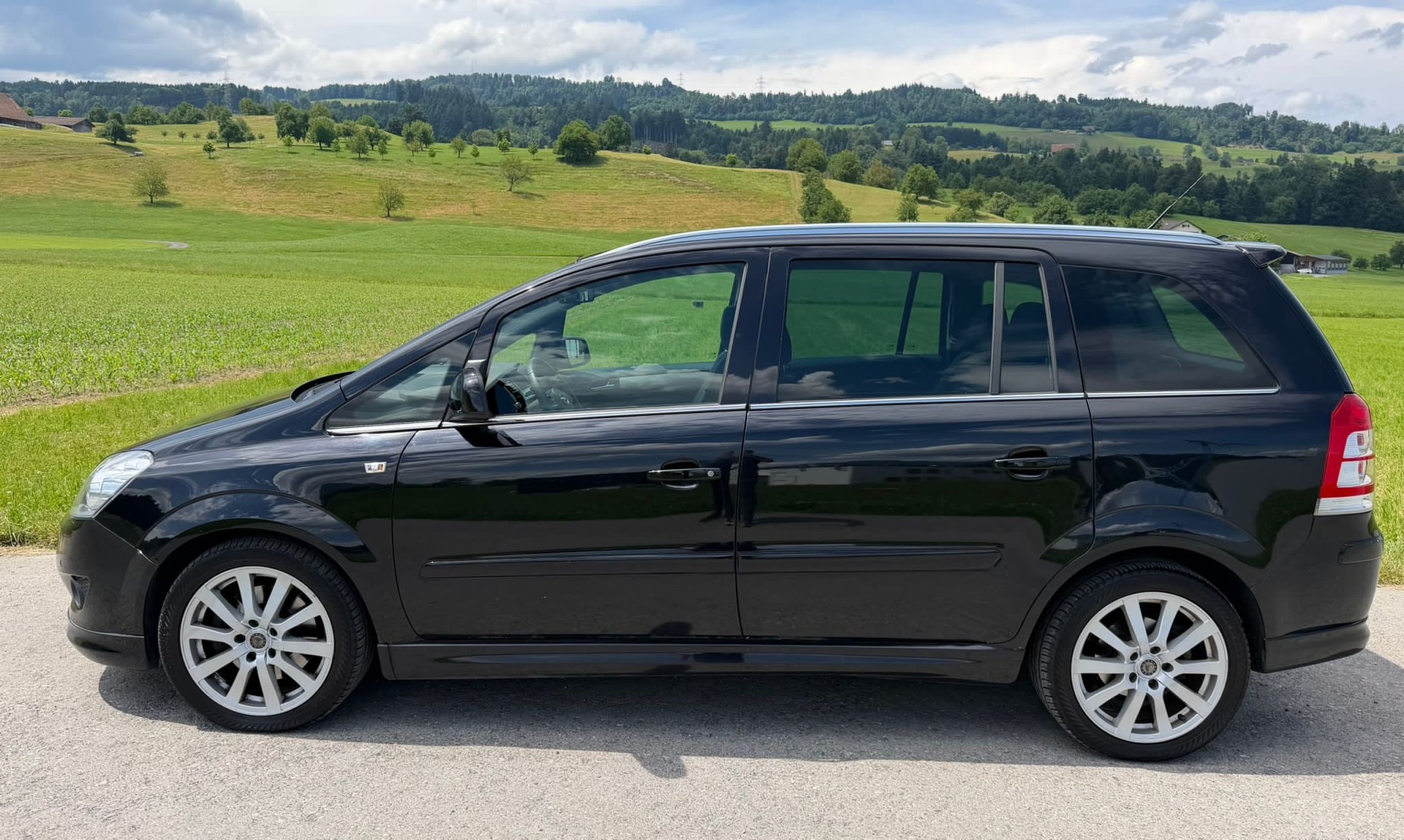 OPEL Zafira 2.2i 16V Anniversary Edition-image-2