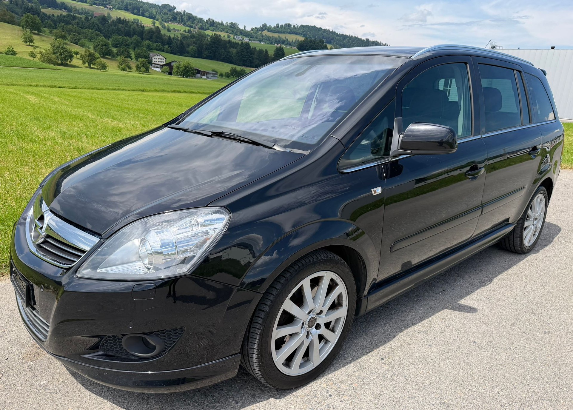 OPEL Zafira 2.2i 16V Anniversary Edition-image-1
