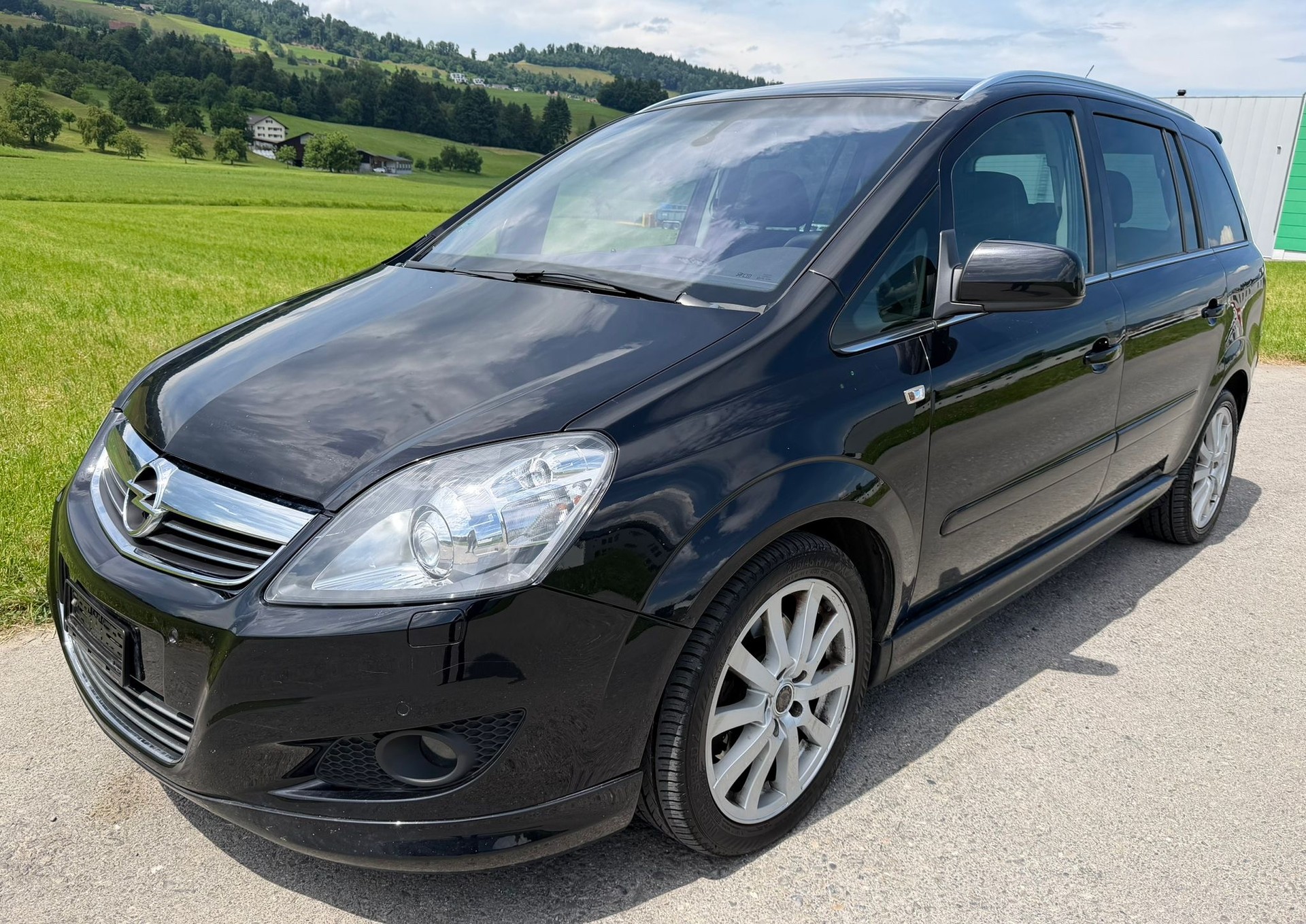 OPEL Zafira 2.2i 16V Anniversary Edition-image-0