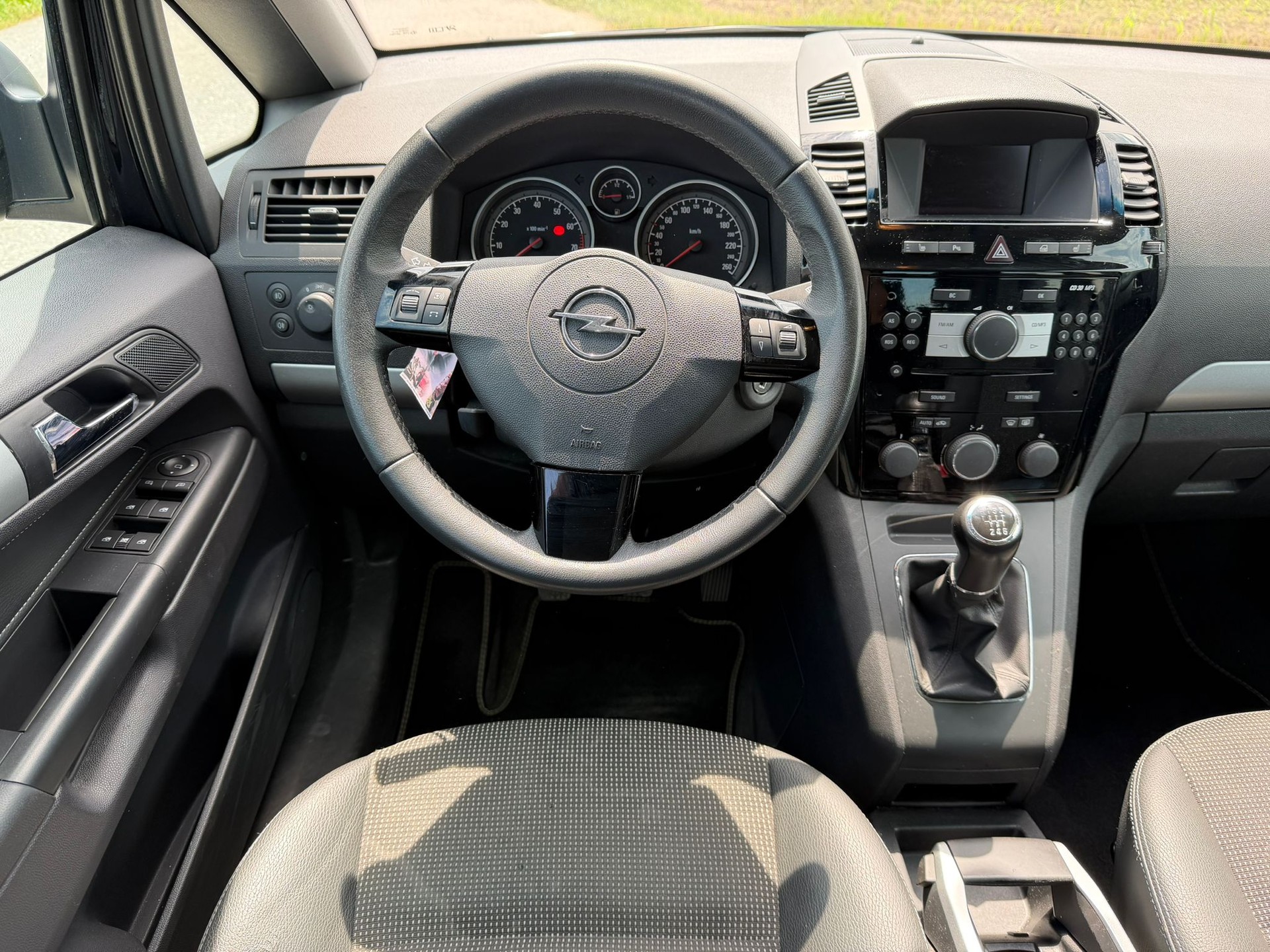 OPEL Zafira 2.2i 16V Anniversary Edition-image-10