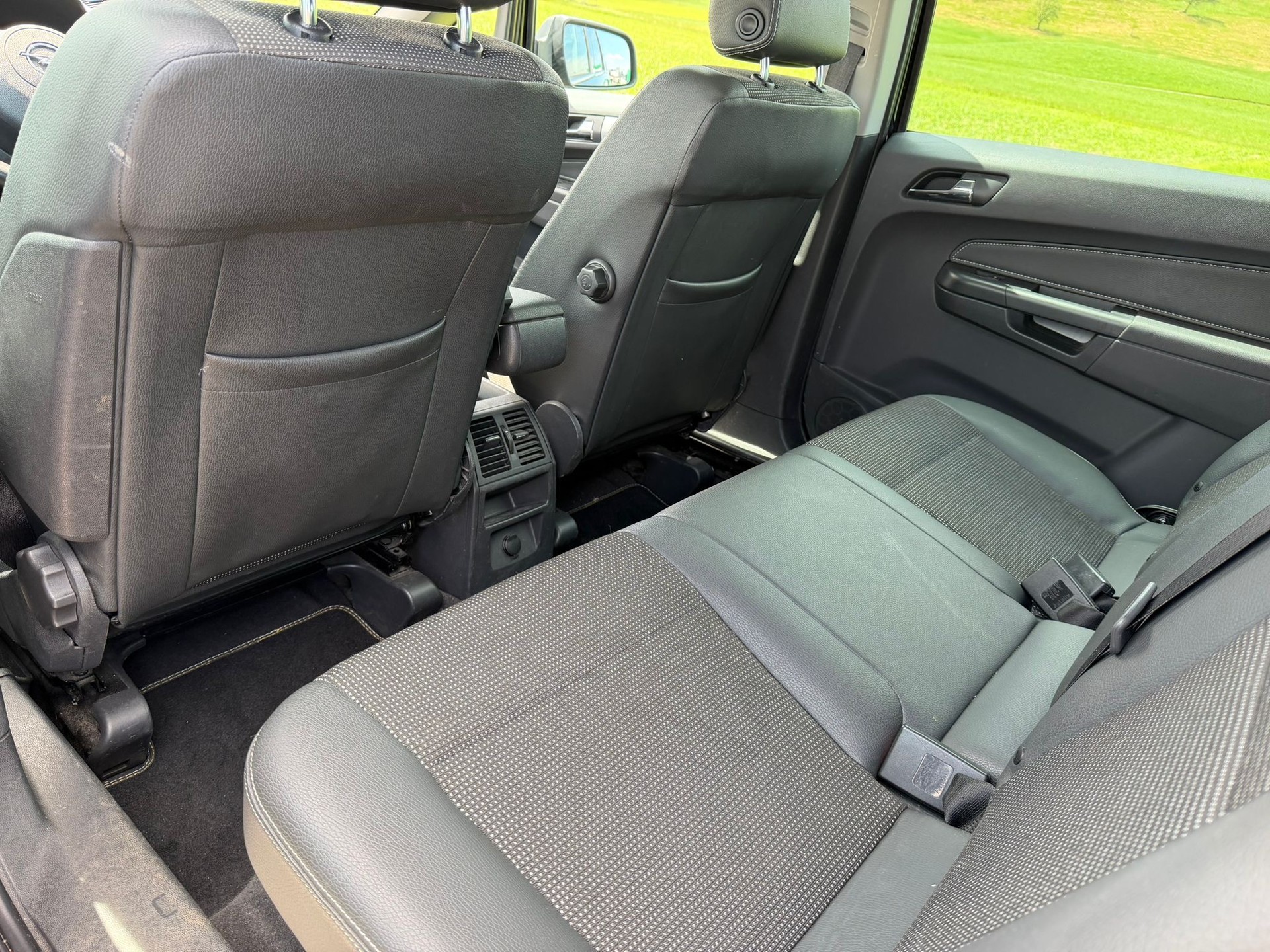 OPEL Zafira 2.2i 16V Anniversary Edition-image-13