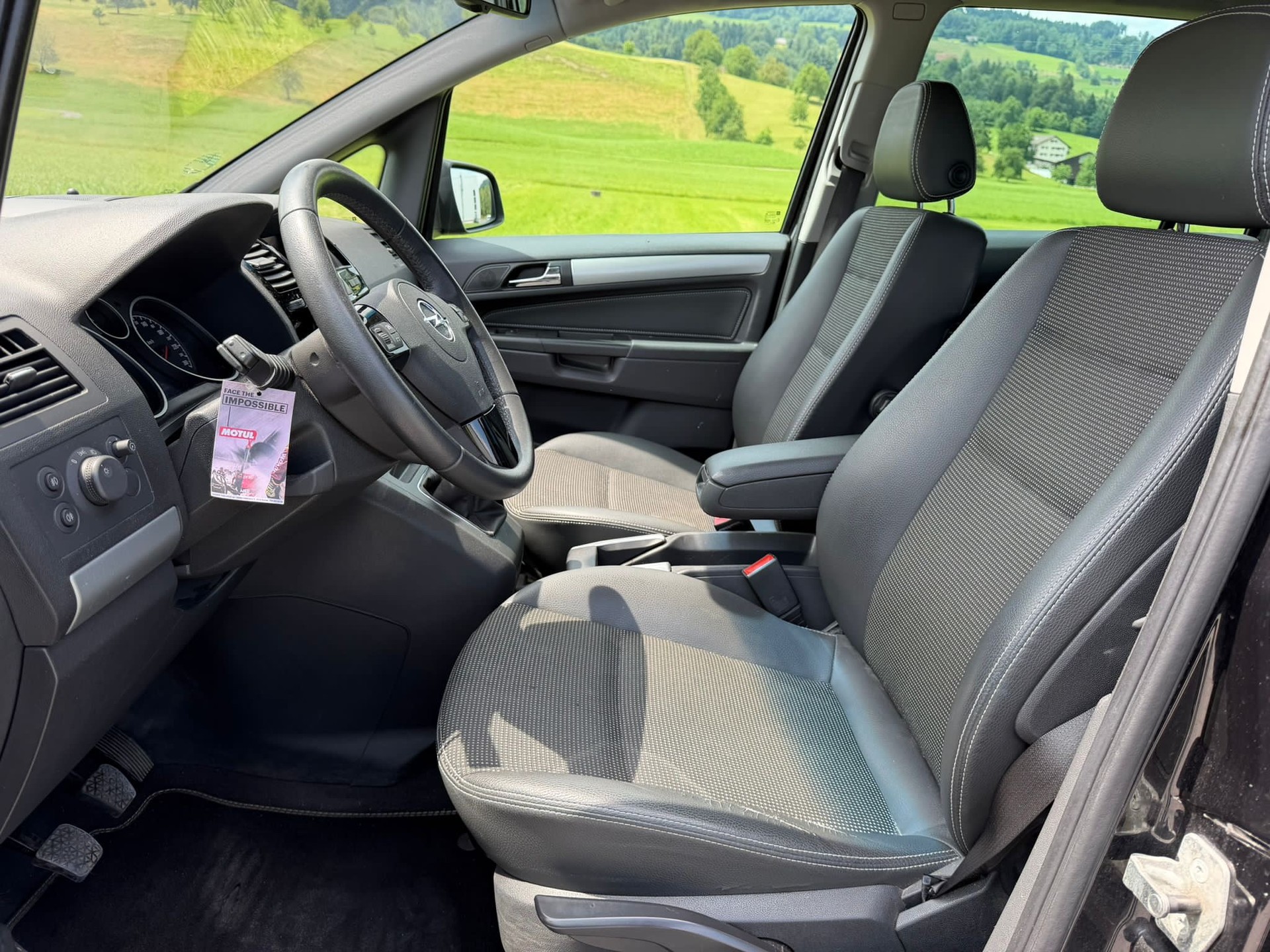 OPEL Zafira 2.2i 16V Anniversary Edition-image-8