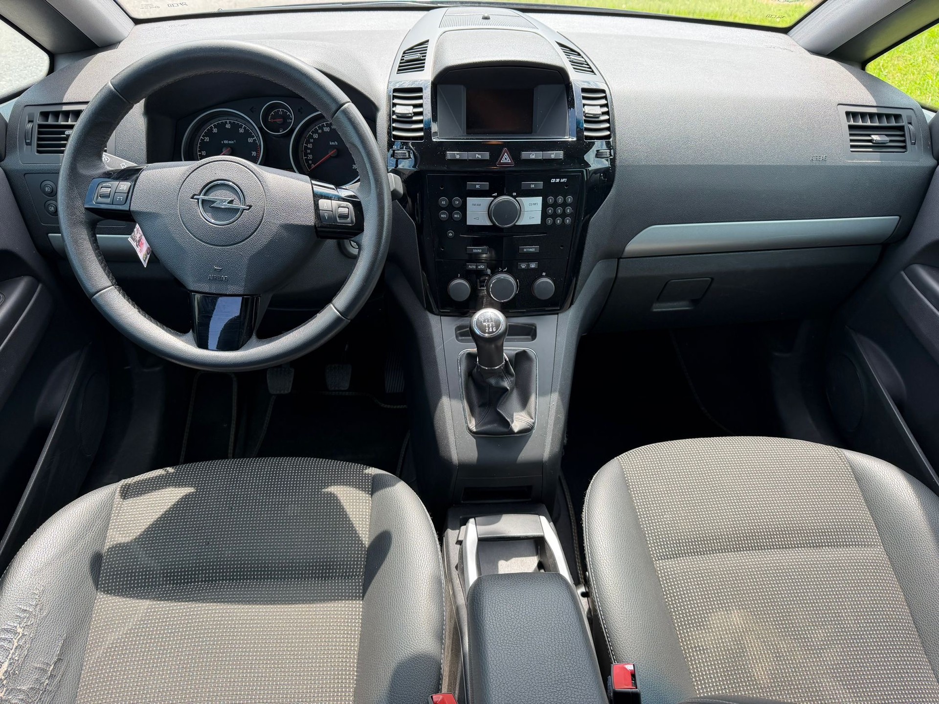 OPEL Zafira 2.2i 16V Anniversary Edition-image-9