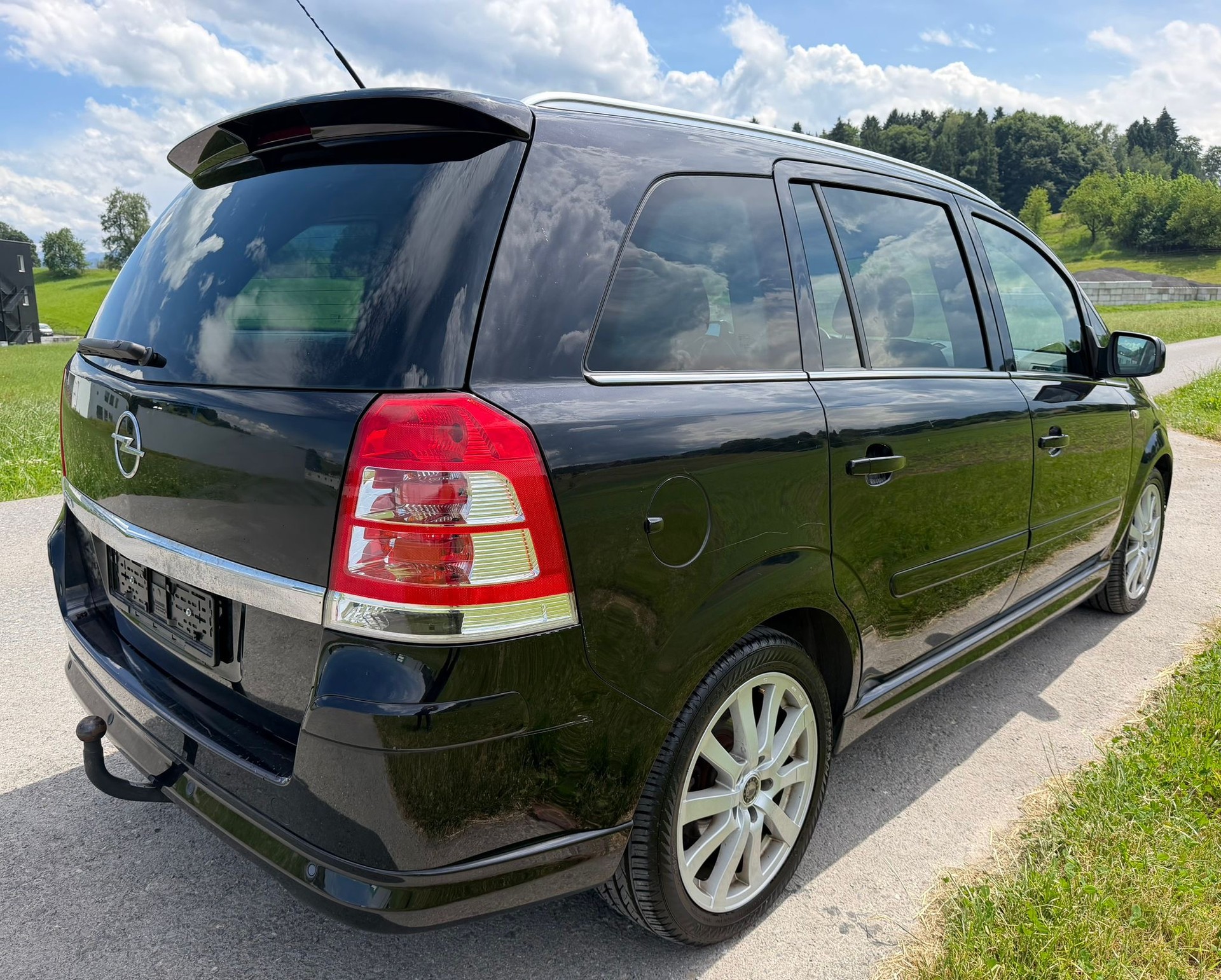 OPEL Zafira 2.2i 16V Anniversary Edition-image-5