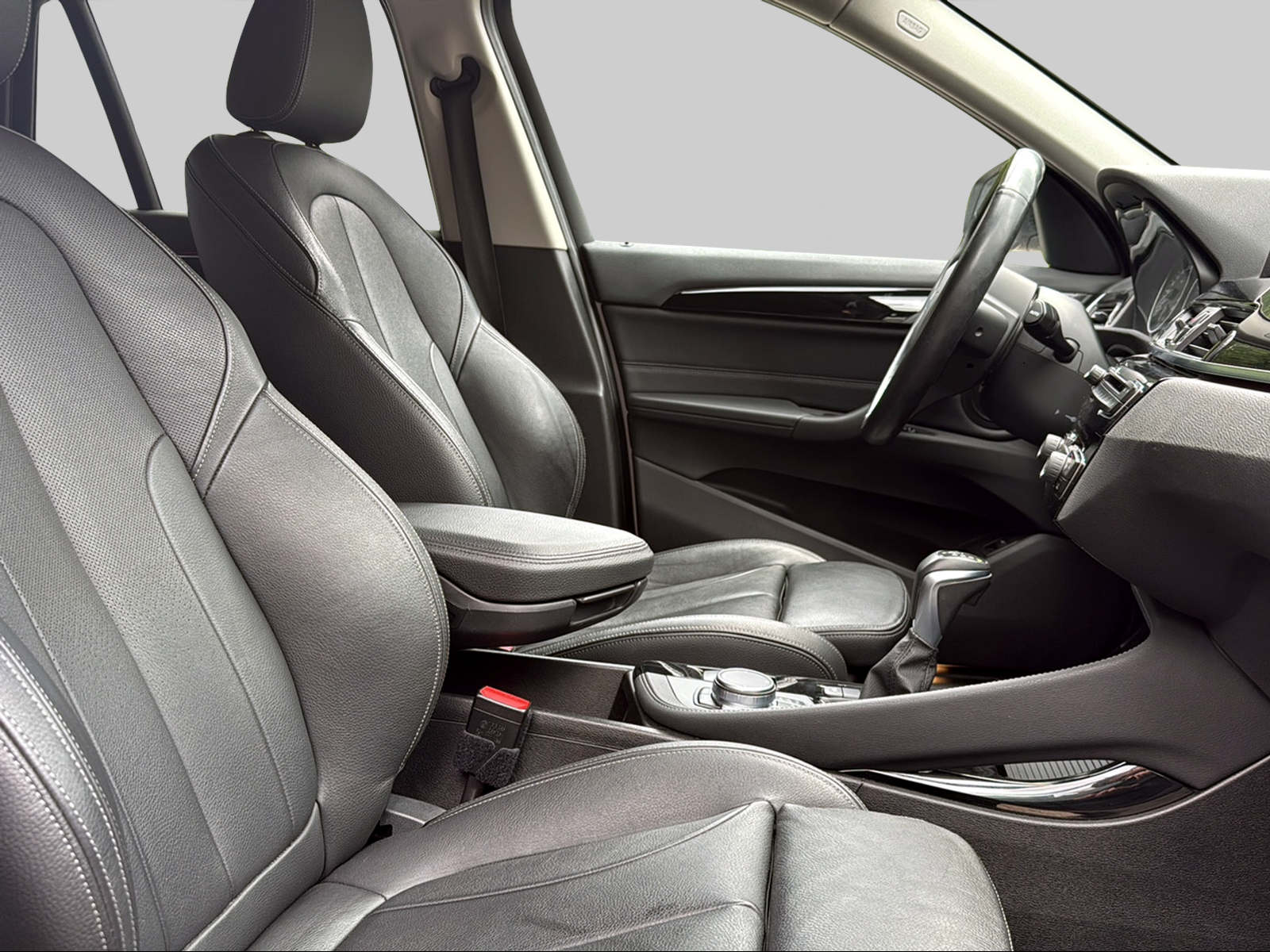 BMW X1 xDrive 20i xLine Steptronic-image-10