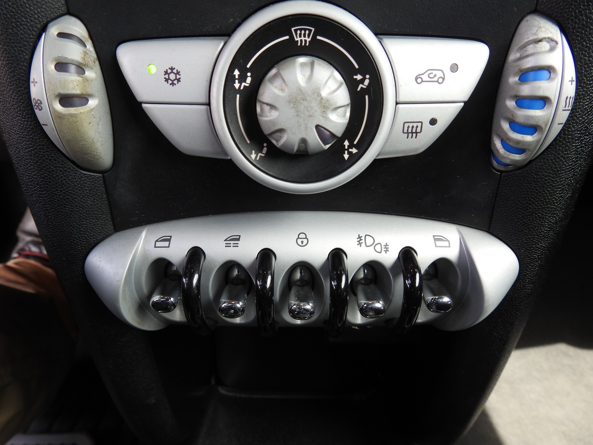 MINI Cooper Cabriolet Steptronic-image-23